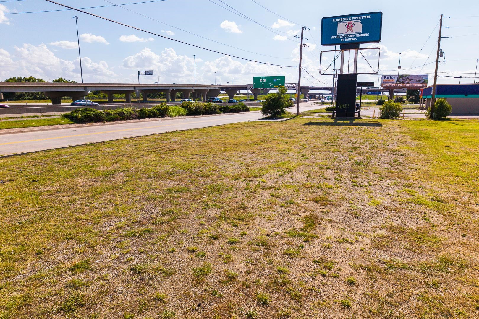4702 W Kellogg Property Photo 15