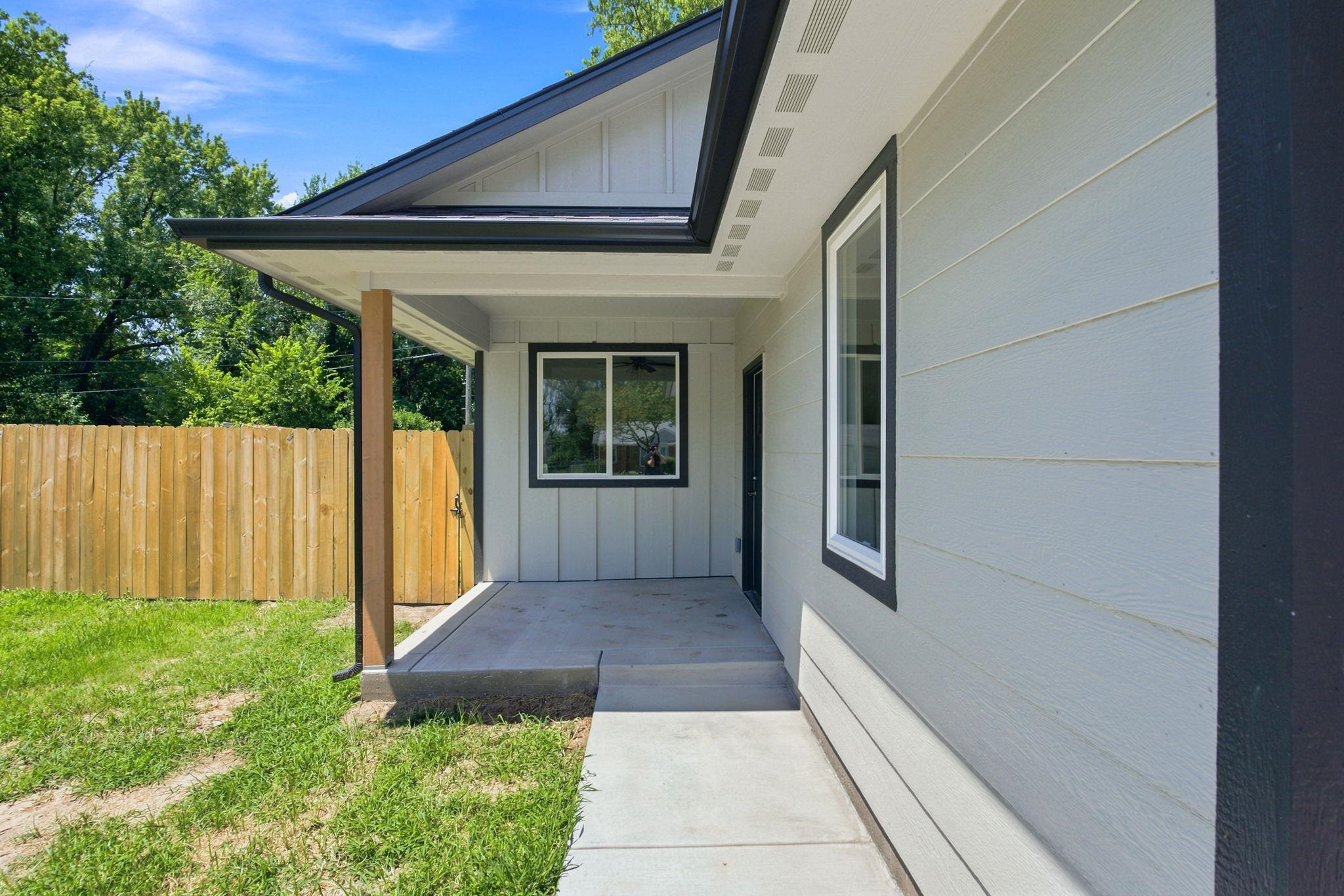 1427 N Broadview St Property Photo 4