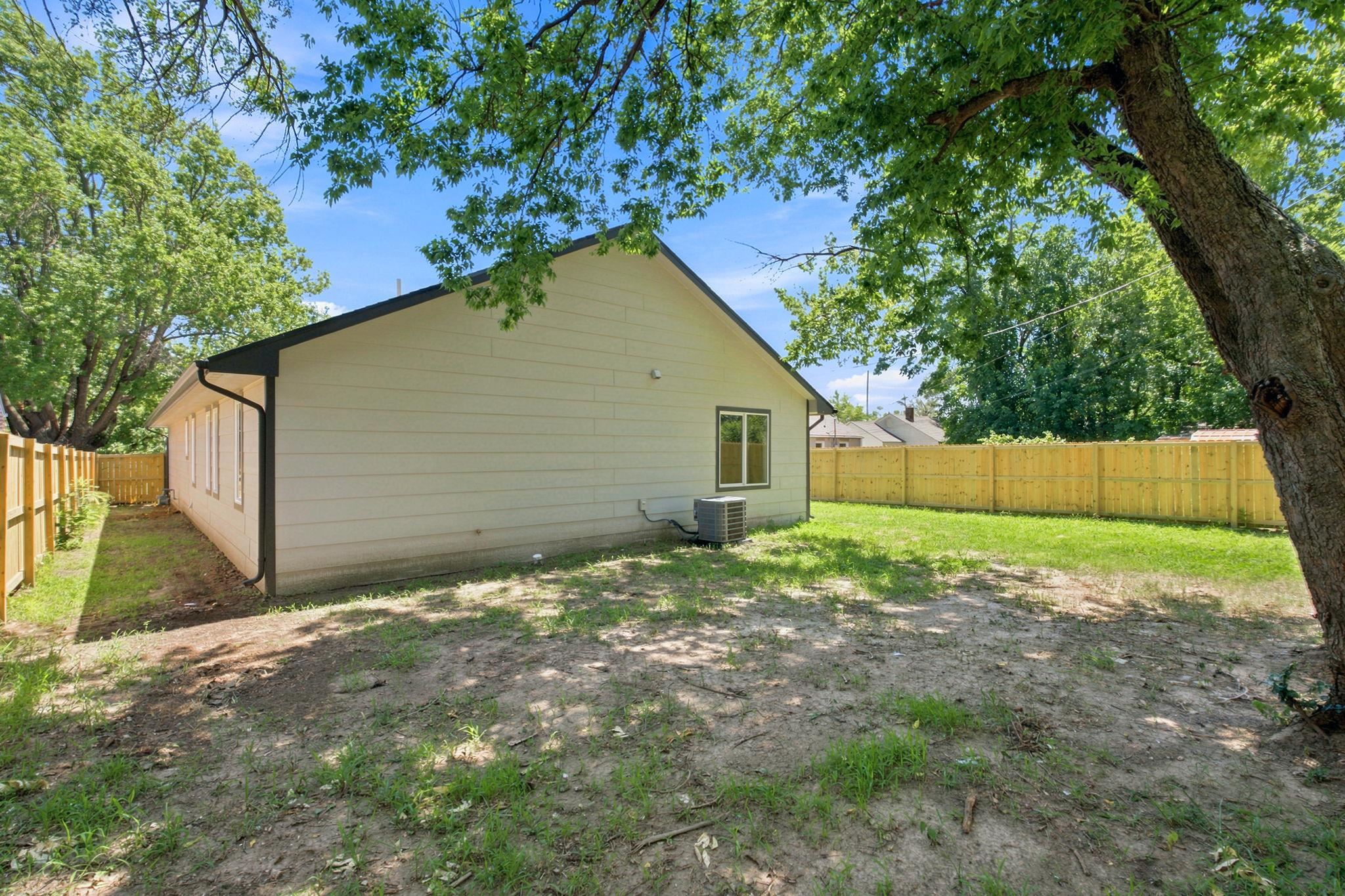 1427 N Broadview St Property Photo 27