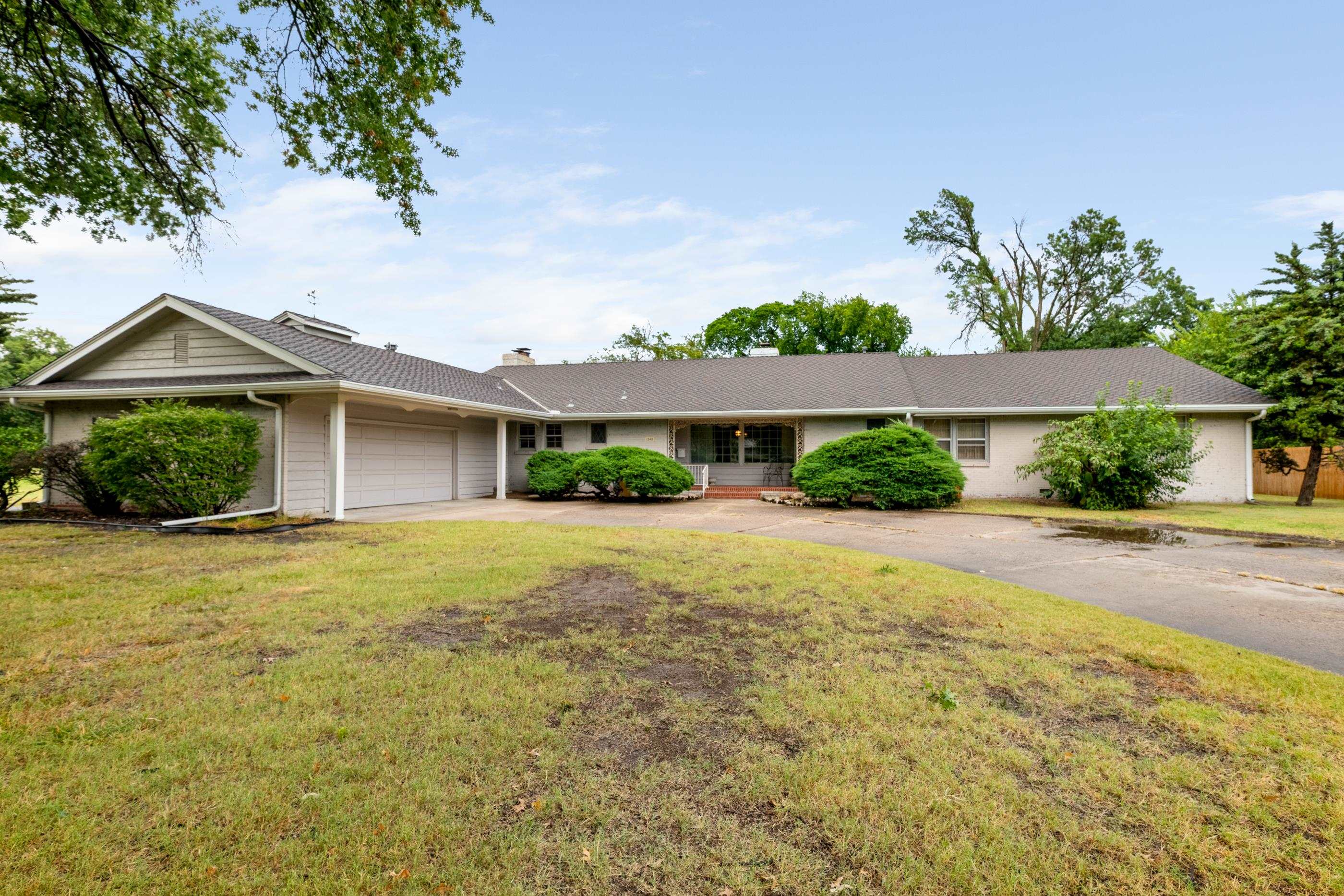 1348 N Estate Ct Property Photo 1