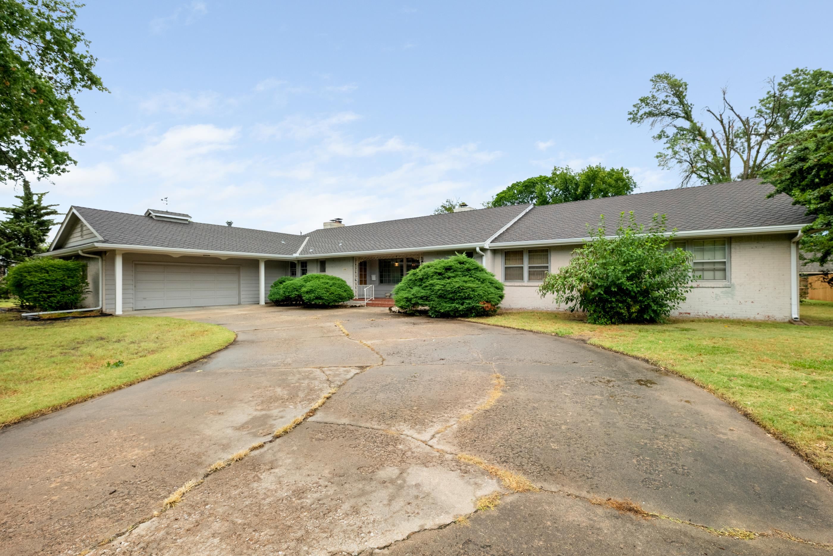 1348 N Estate Ct Property Photo 6