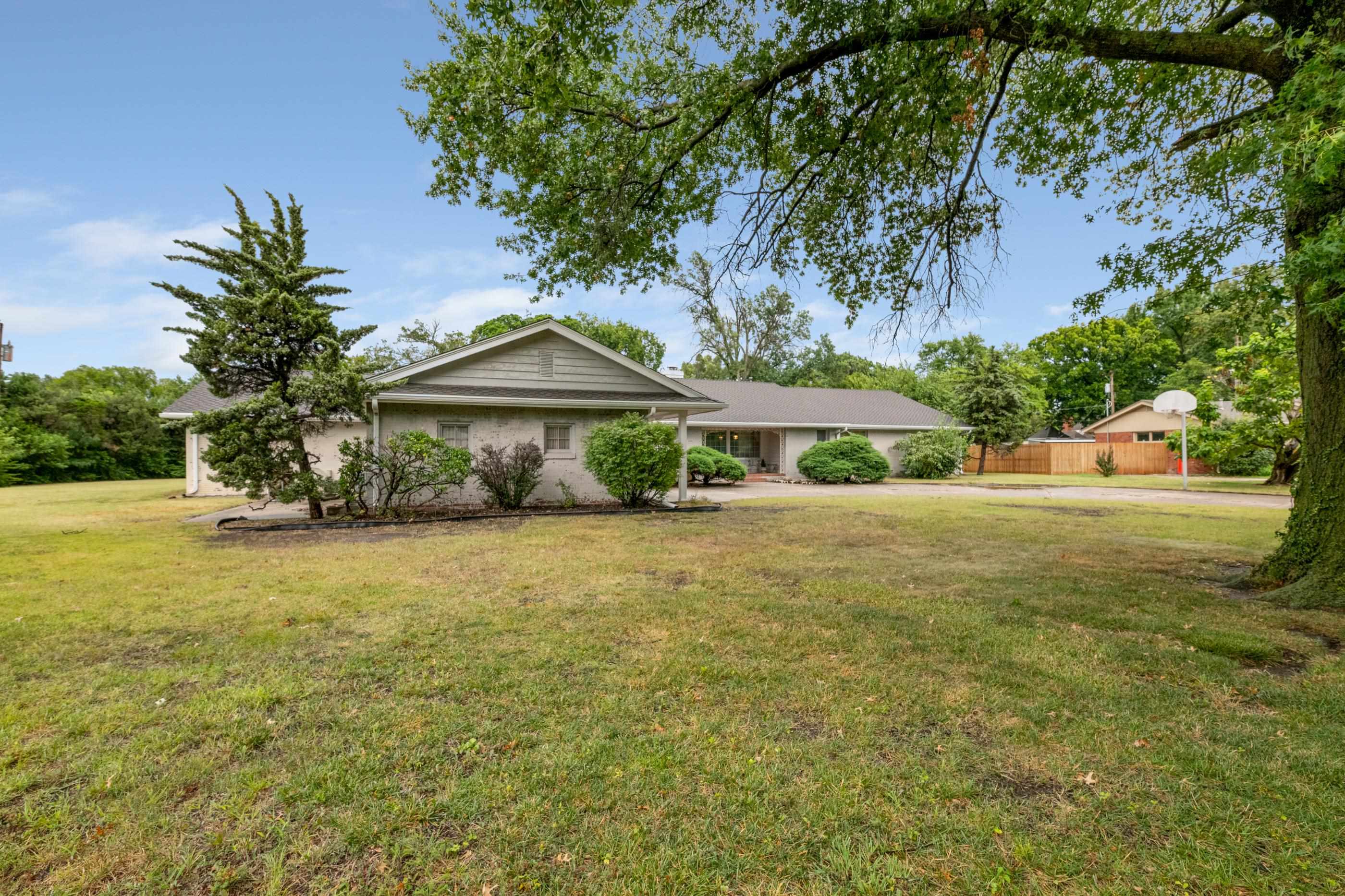 1348 N Estate Ct Property Photo 32