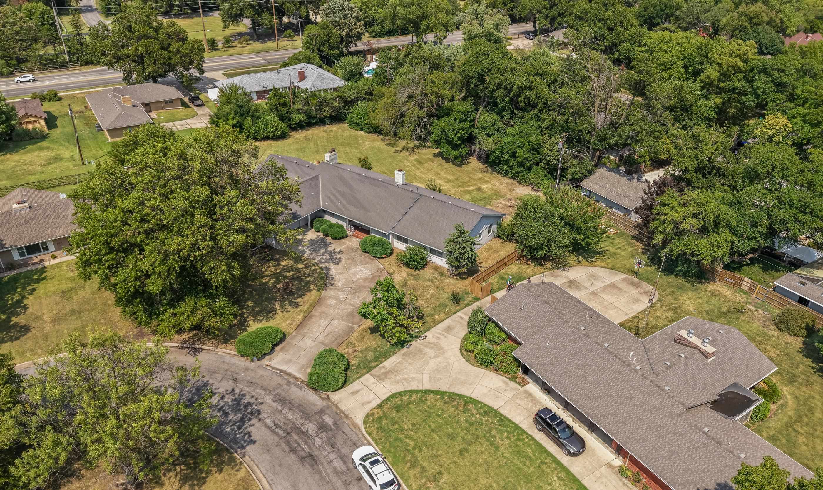 1348 N Estate Ct Property Photo 35