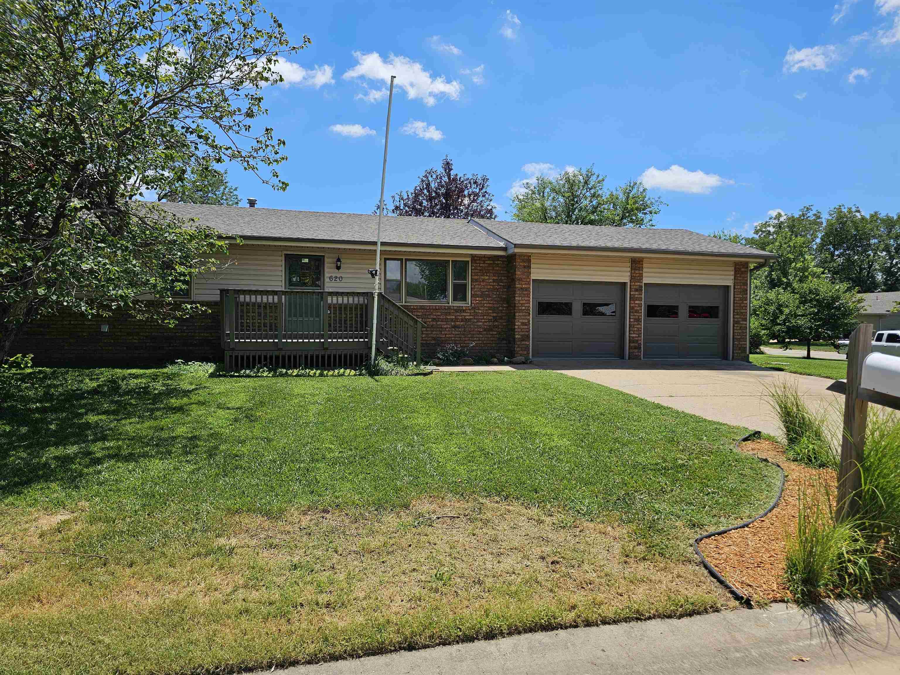 620 Scott Ave Property Photo 1