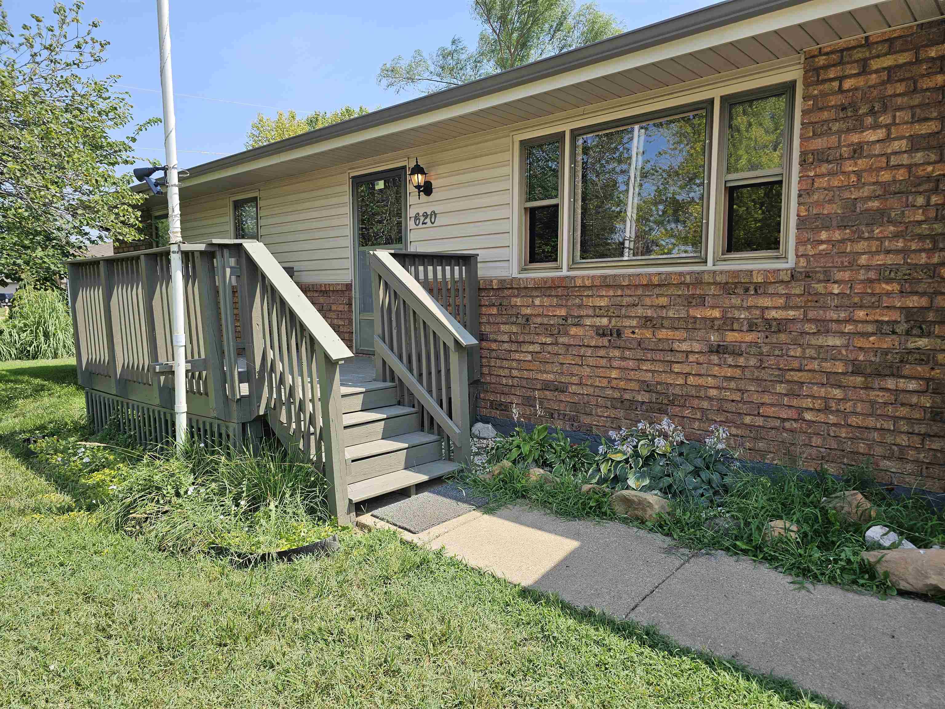 620 Scott Ave Property Photo 2
