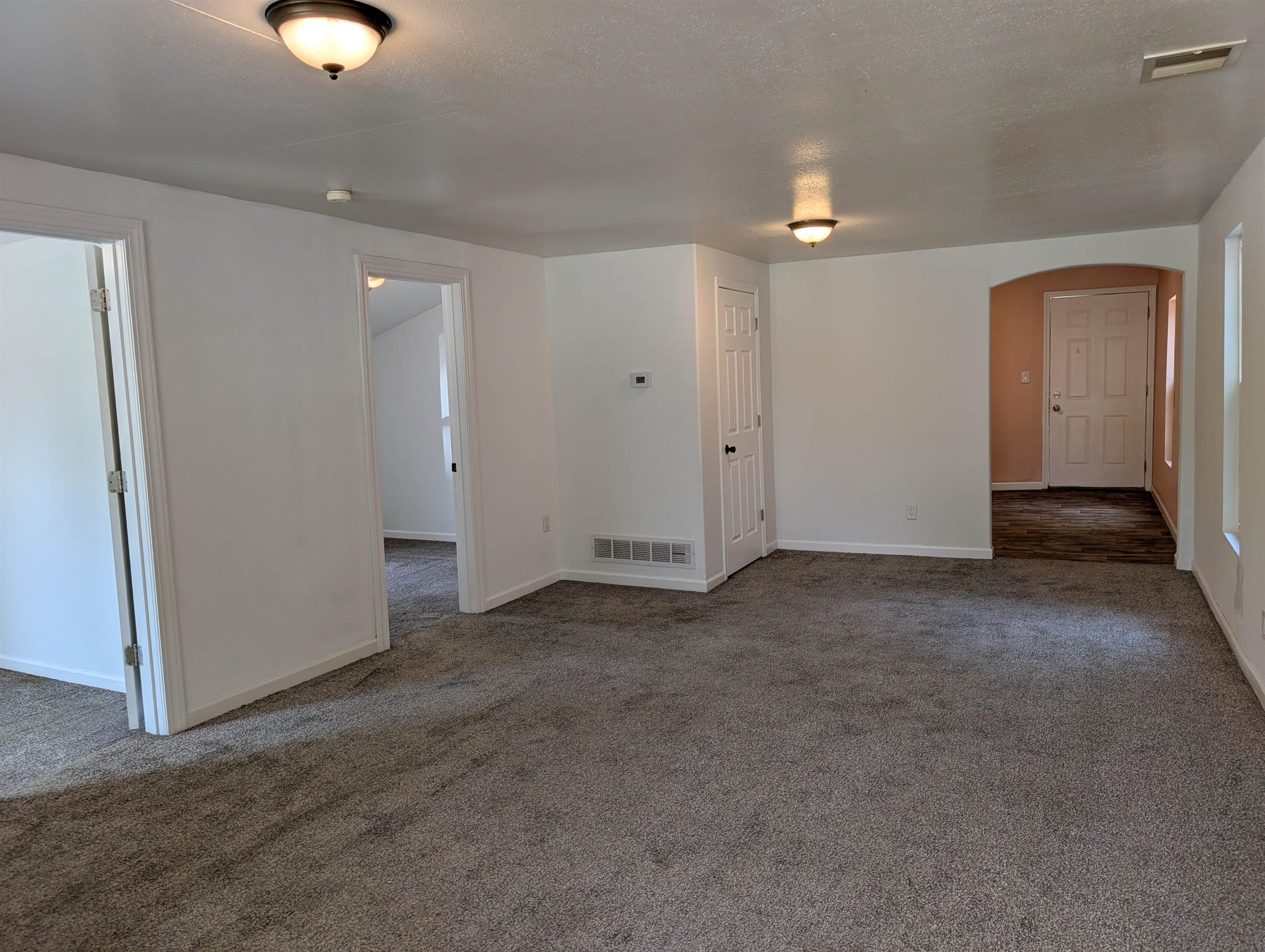 502 E 10th Property Photo 2