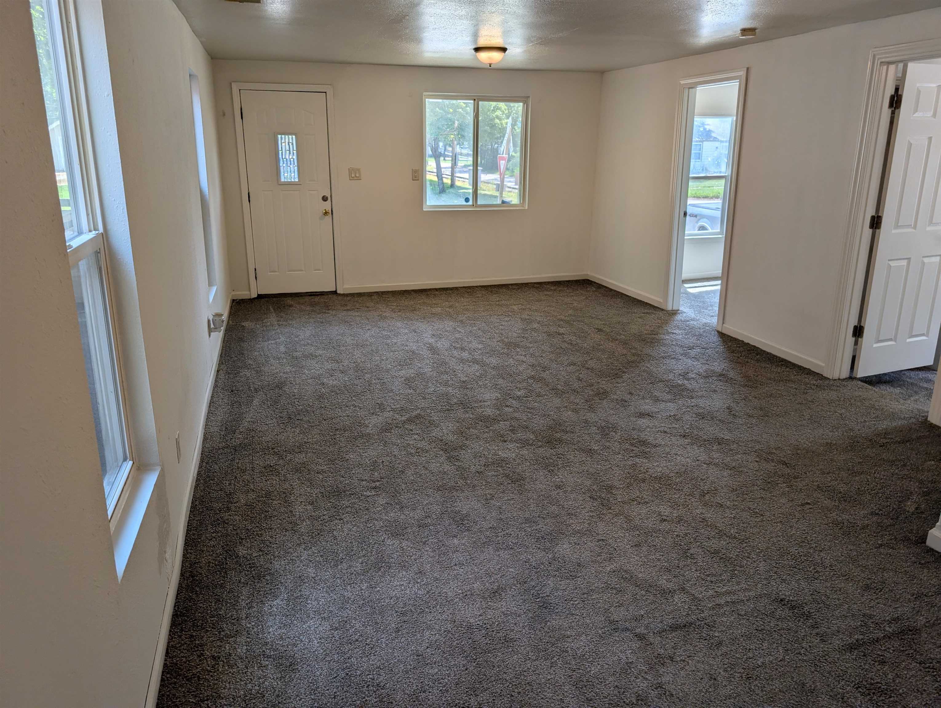 502 E 10th Property Photo 3