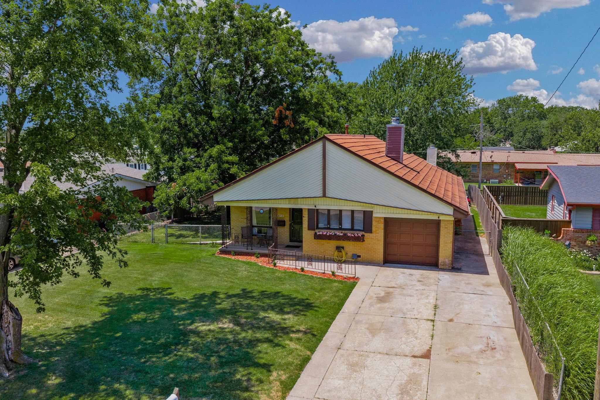 612 N Delrose Property Photo 1
