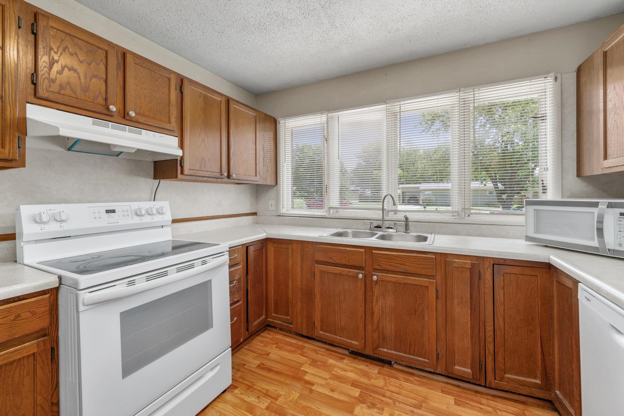 612 N Delrose Property Photo 9