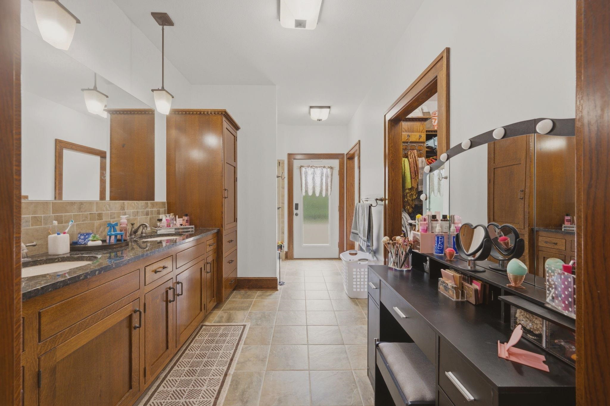 12212 N Seneca St Property Photo 15