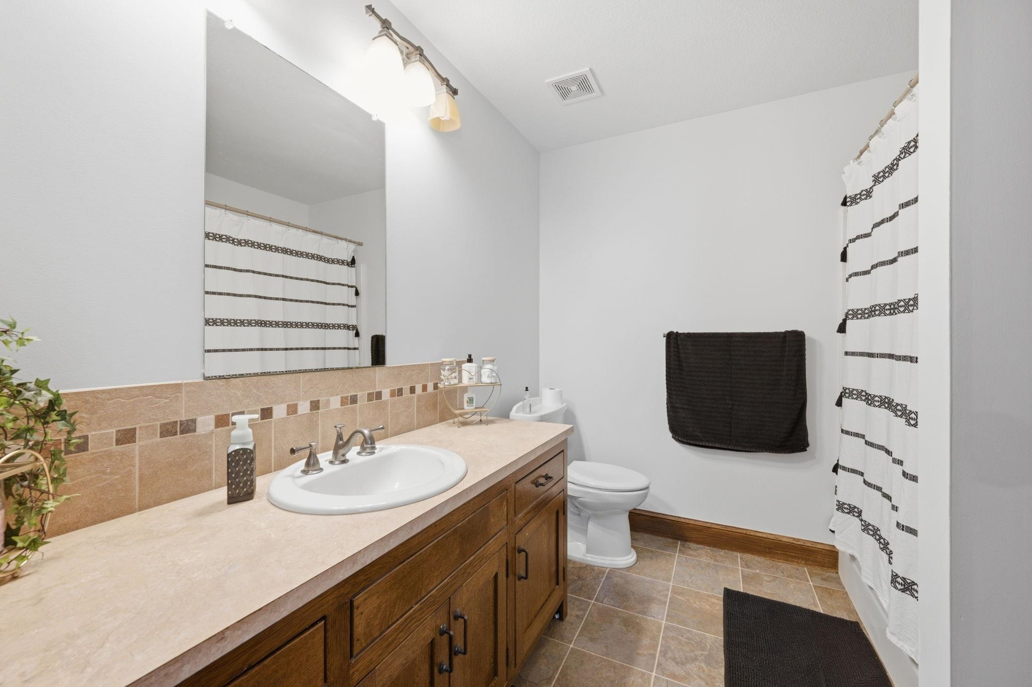 12212 N Seneca St Property Photo 19
