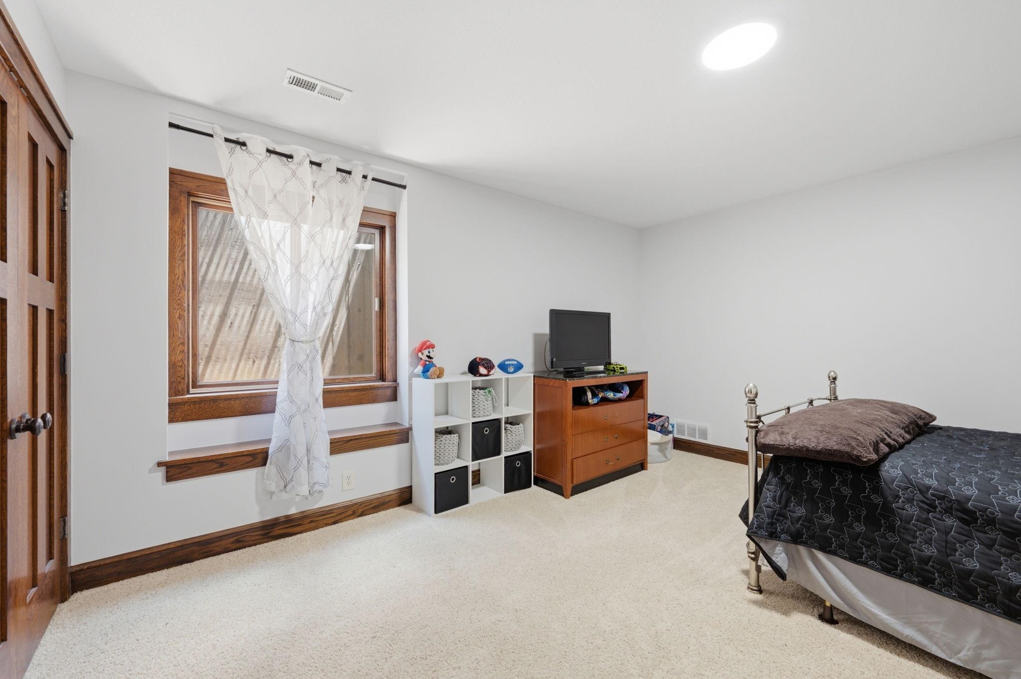 12212 N Seneca St Property Photo 24