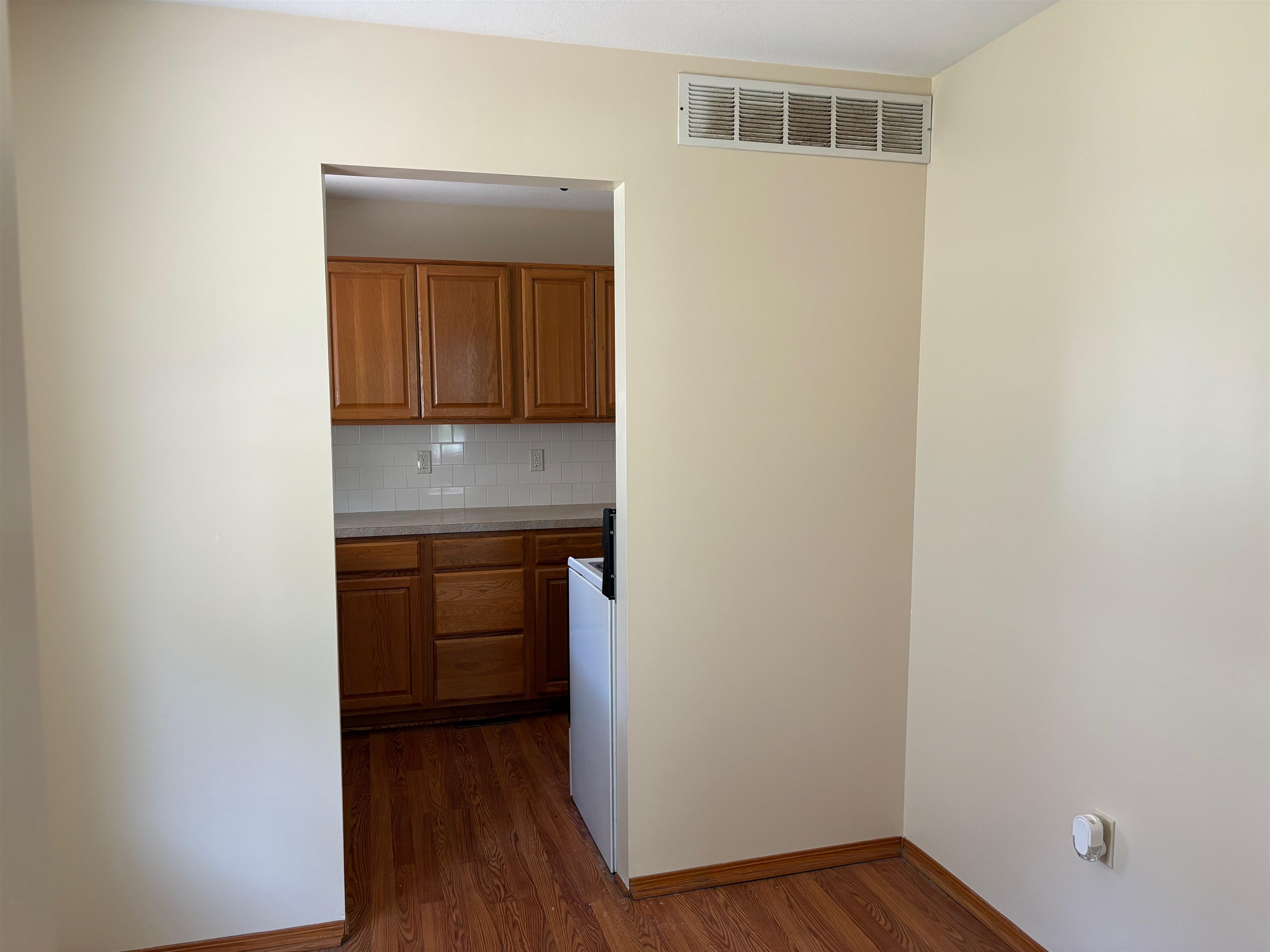 422 N Clayton Ave Property Photo 6