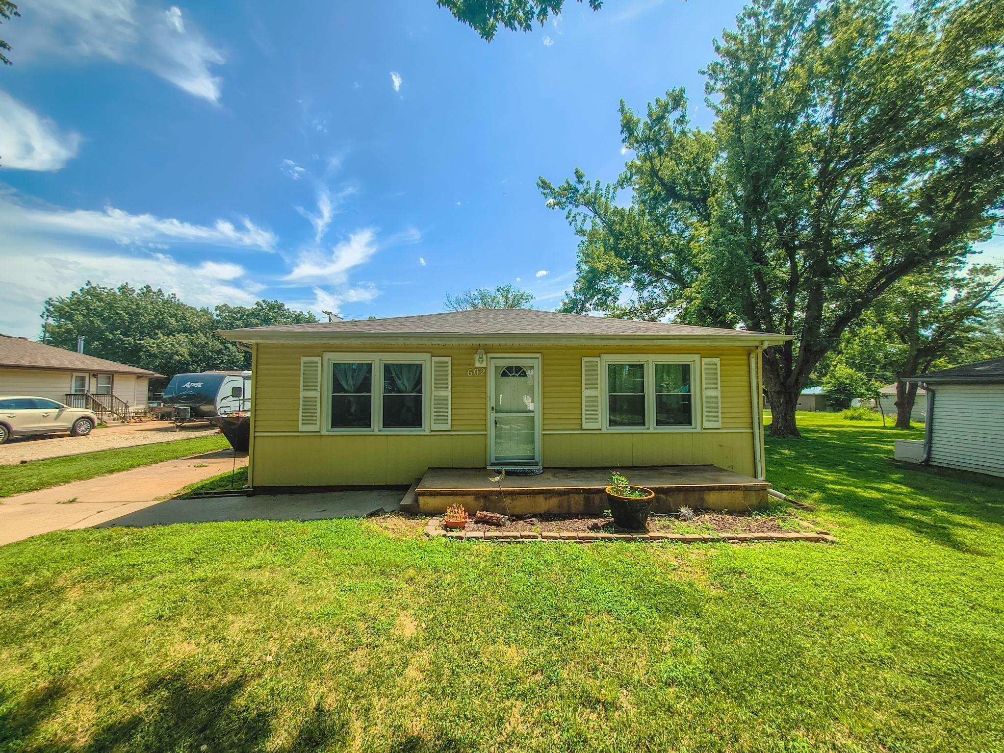 602 N Stark Property Photo 1