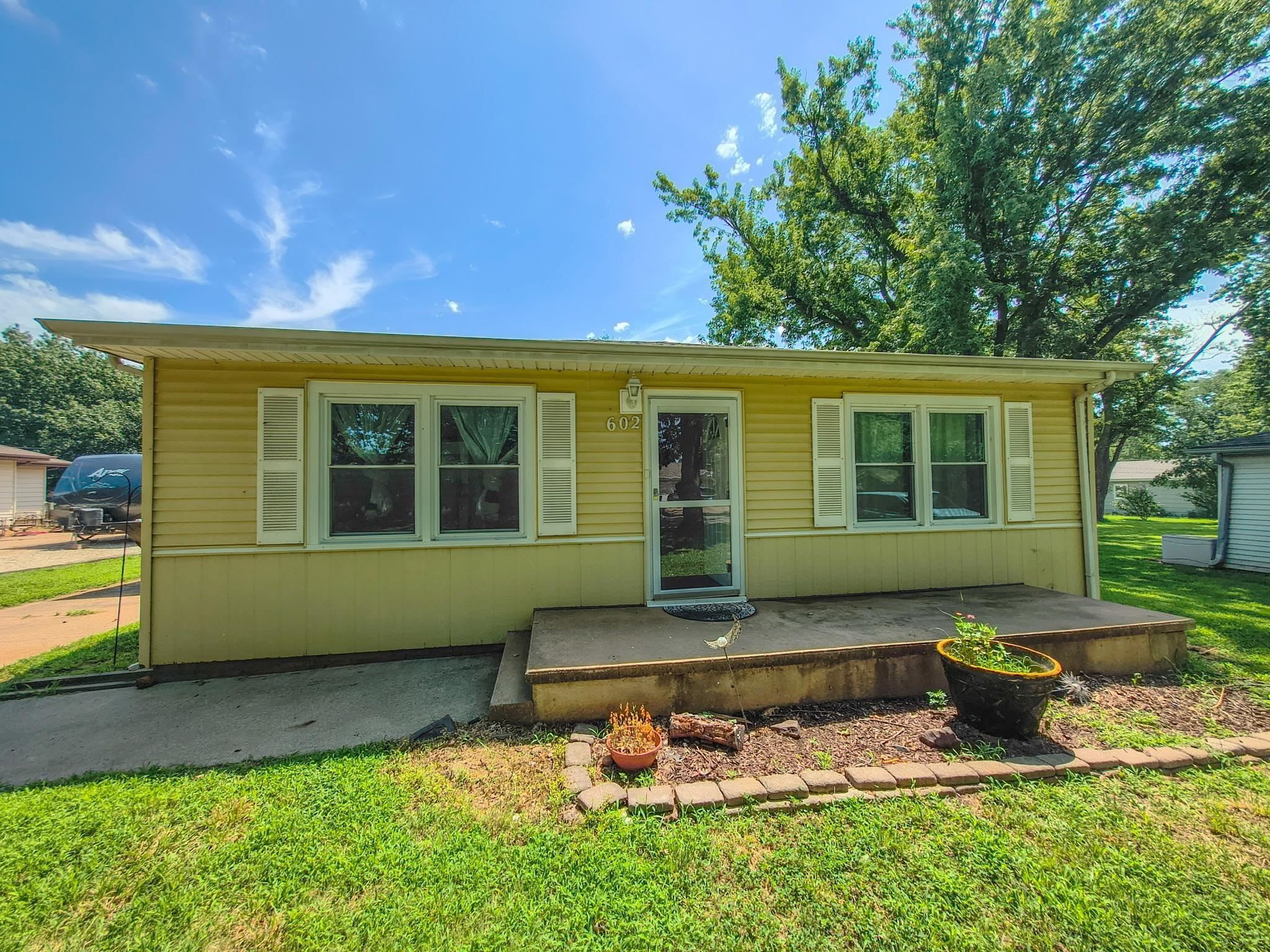 602 N Stark Property Photo 2