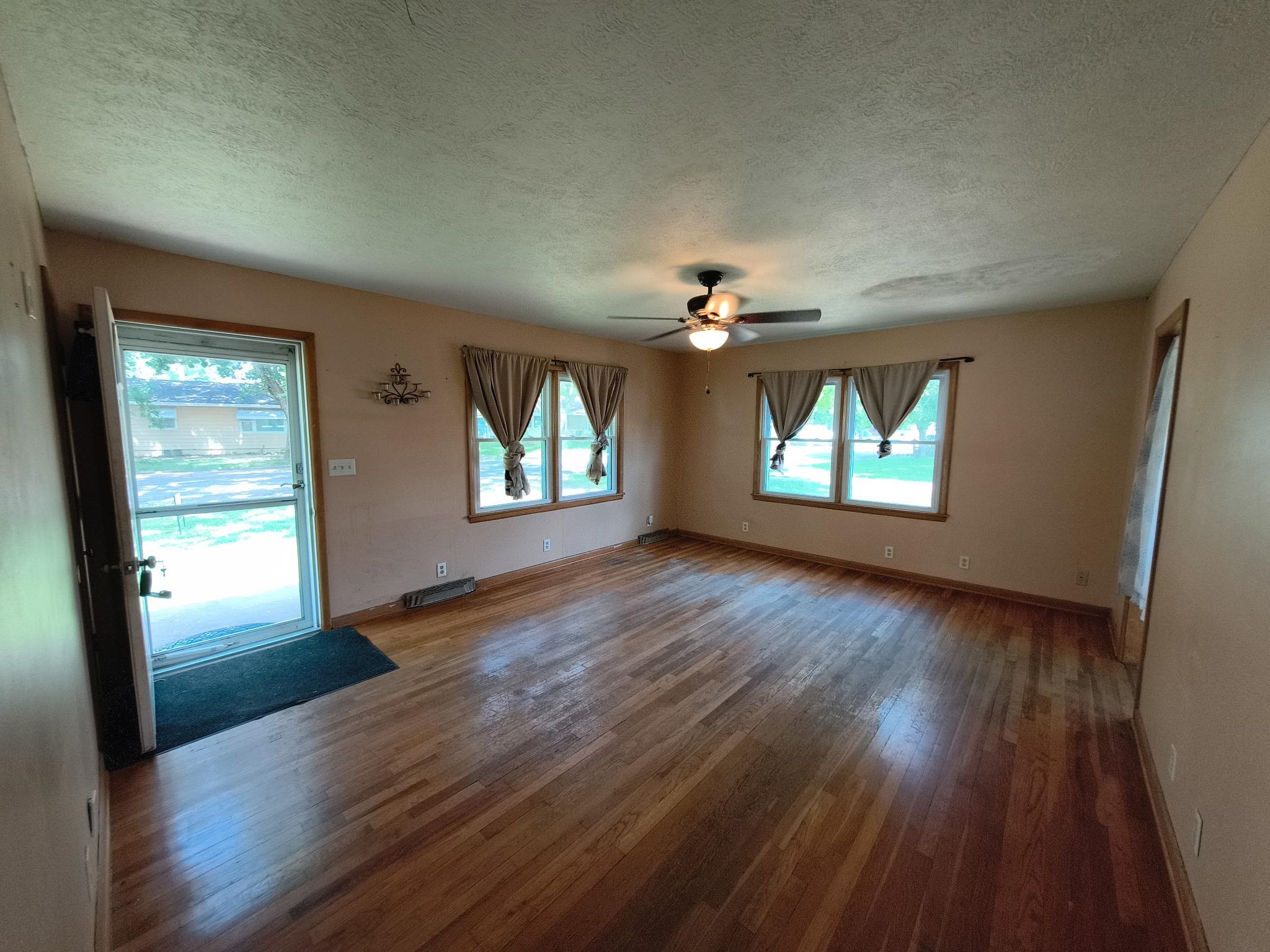 602 N Stark Property Photo 4