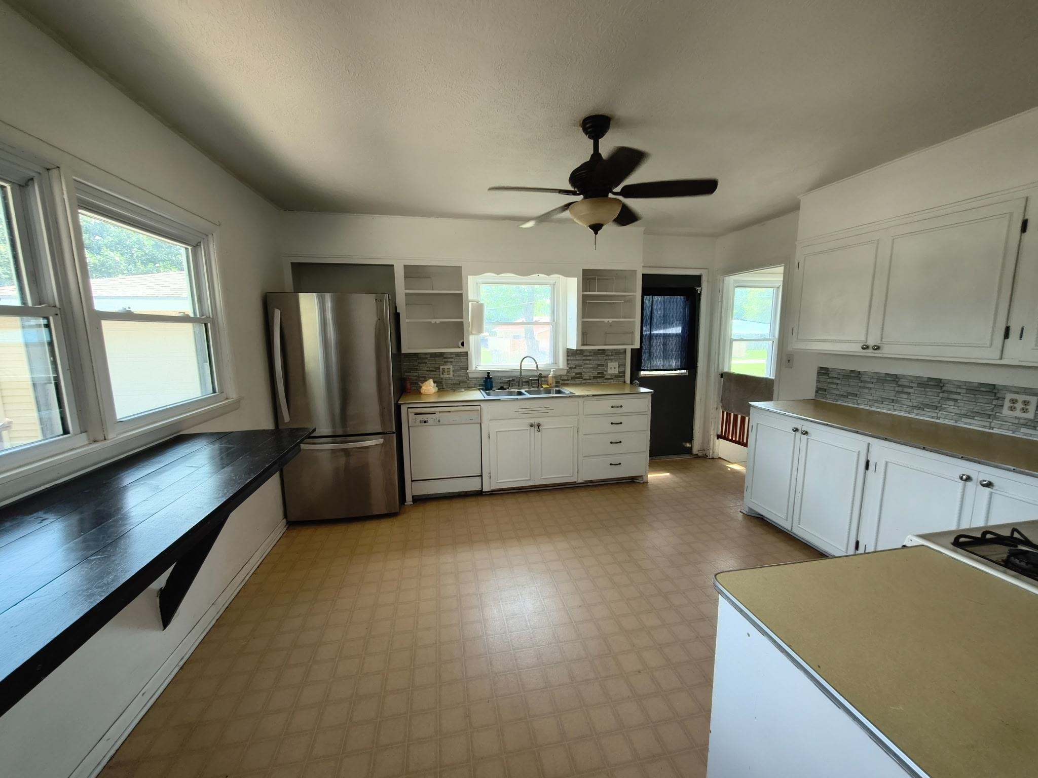 602 N Stark Property Photo 11