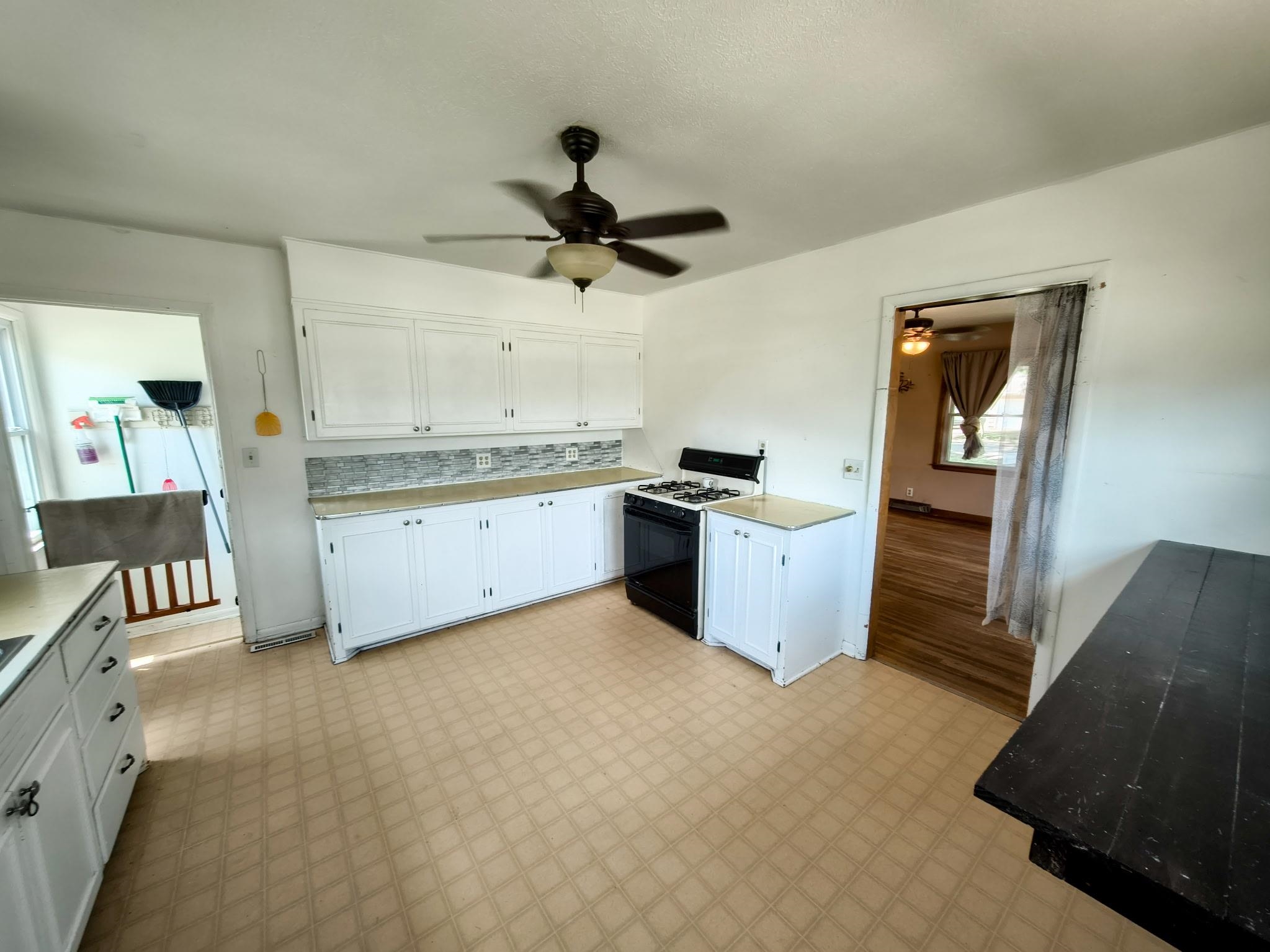 602 N Stark Property Photo 12