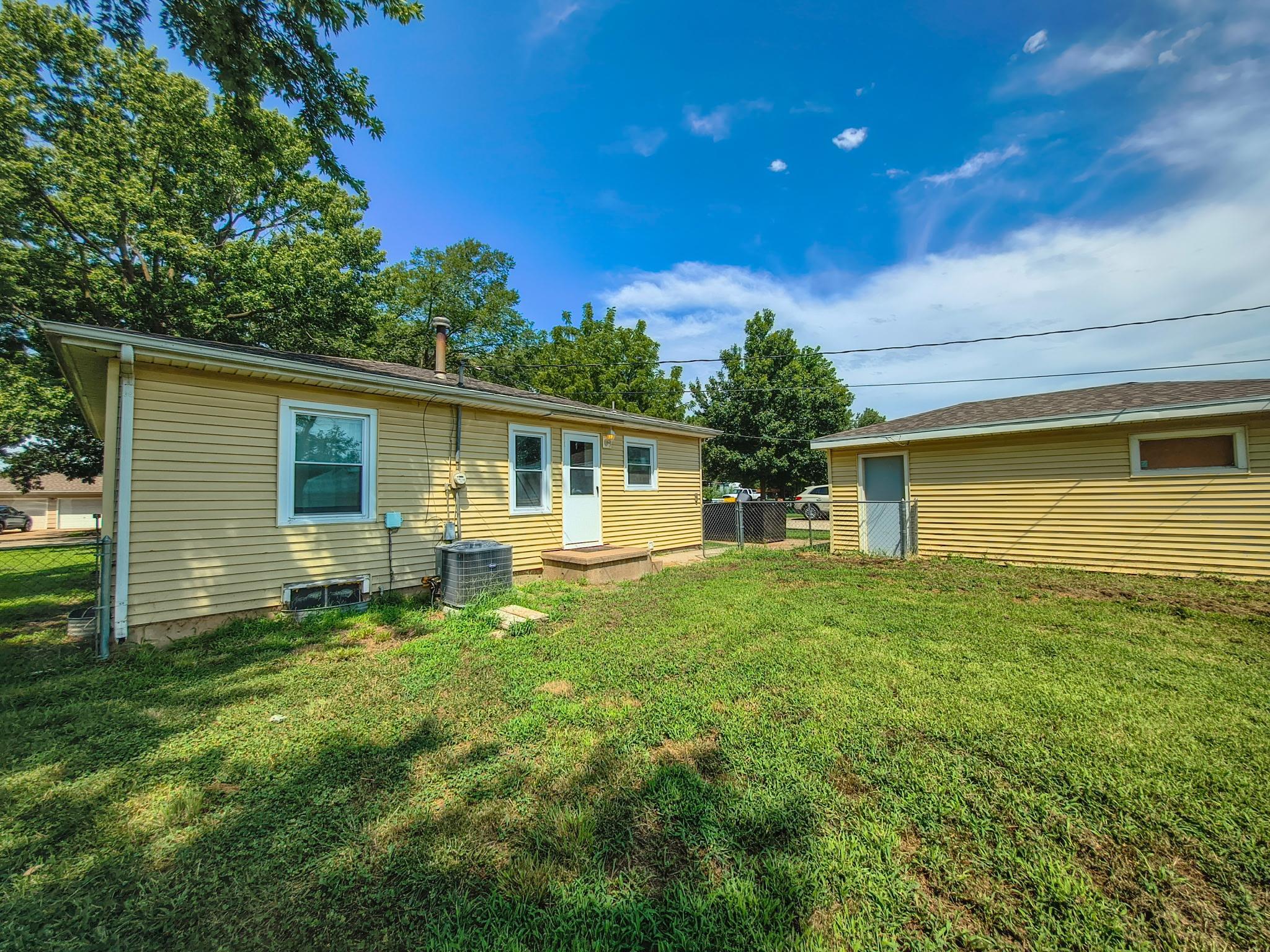 602 N Stark Property Photo 17