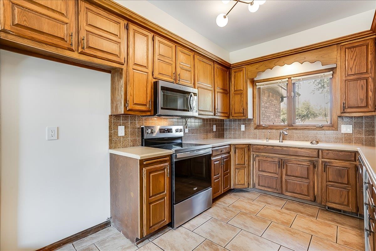 5549 N Athenian Property Photo 10