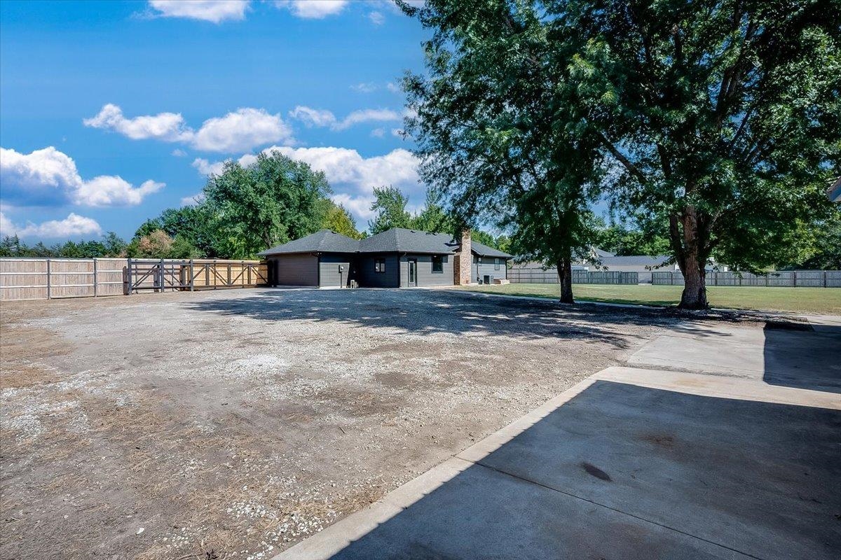 5549 N Athenian Property Photo 34