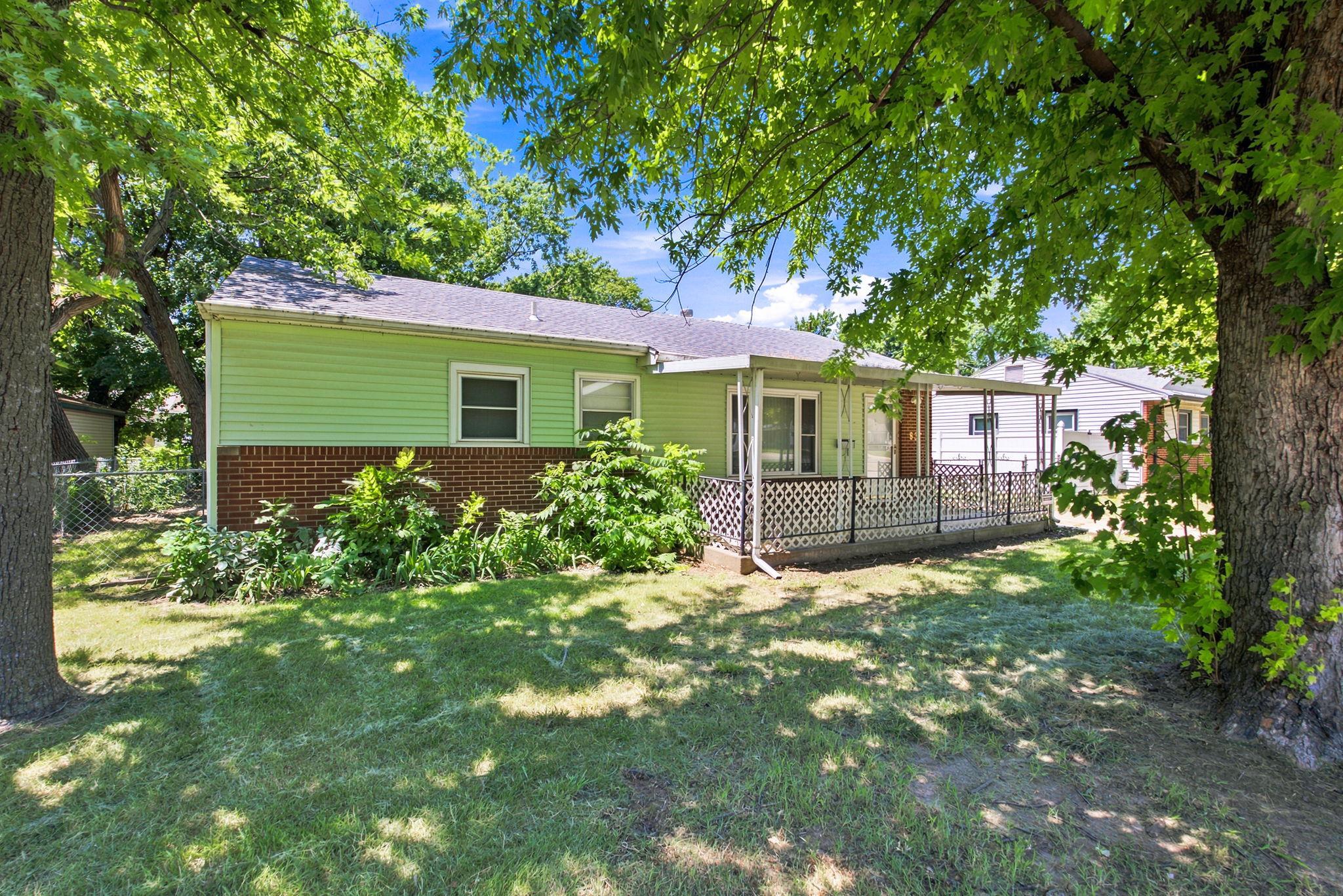 837 N Westview Property Photo 2
