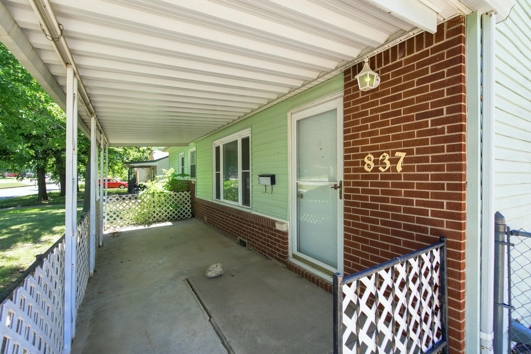837 N Westview Property Photo 4