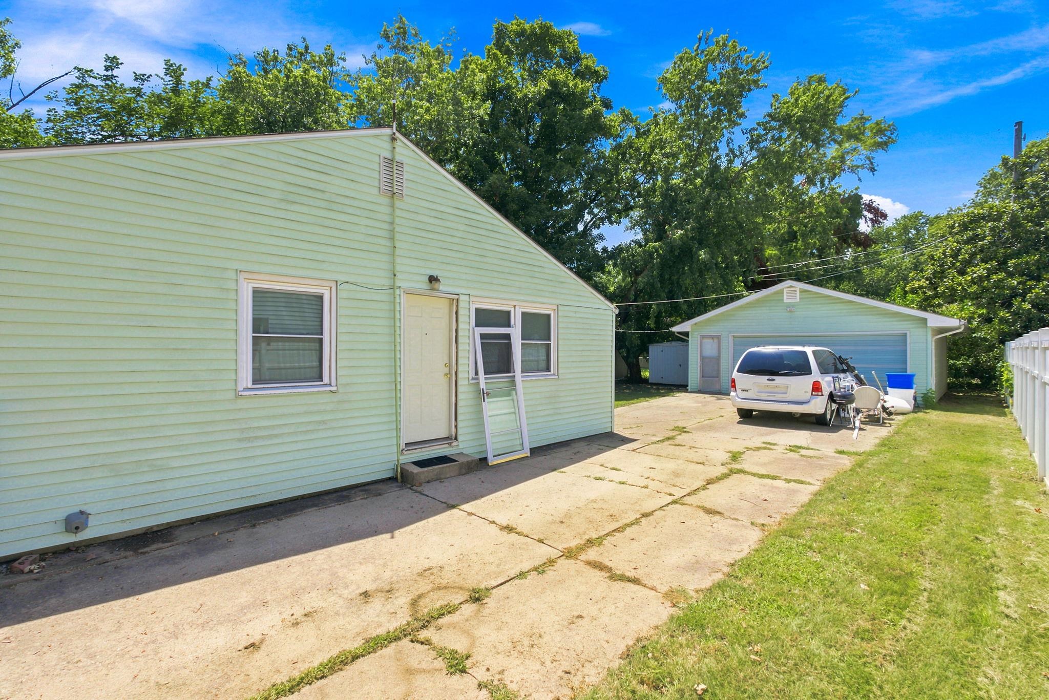 837 N Westview Property Photo 5