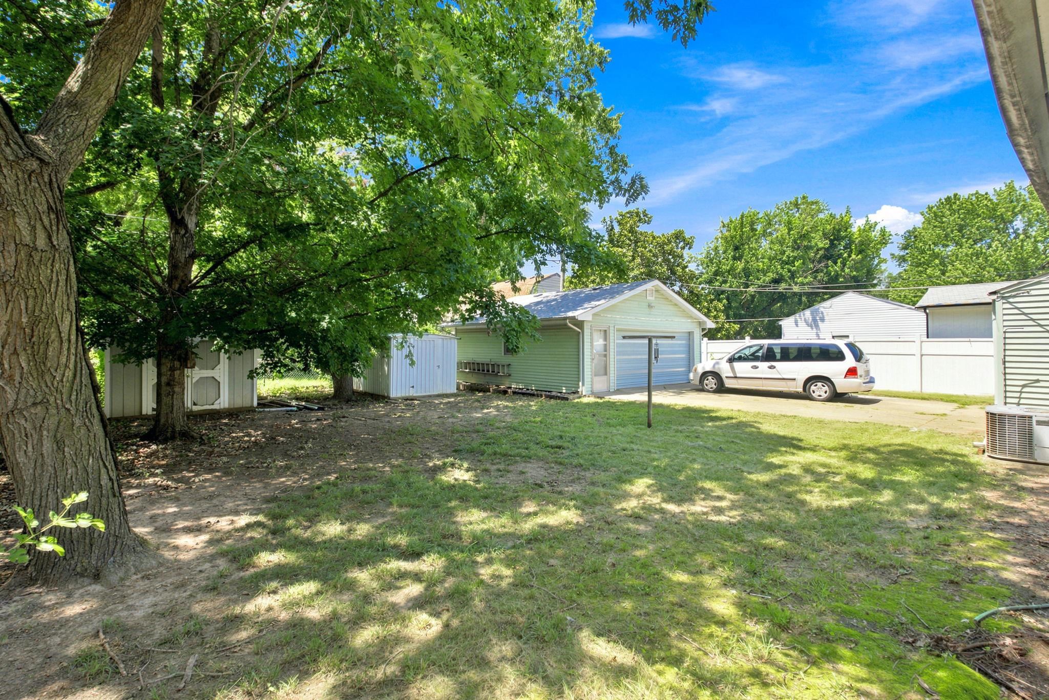 837 N Westview Property Photo 7