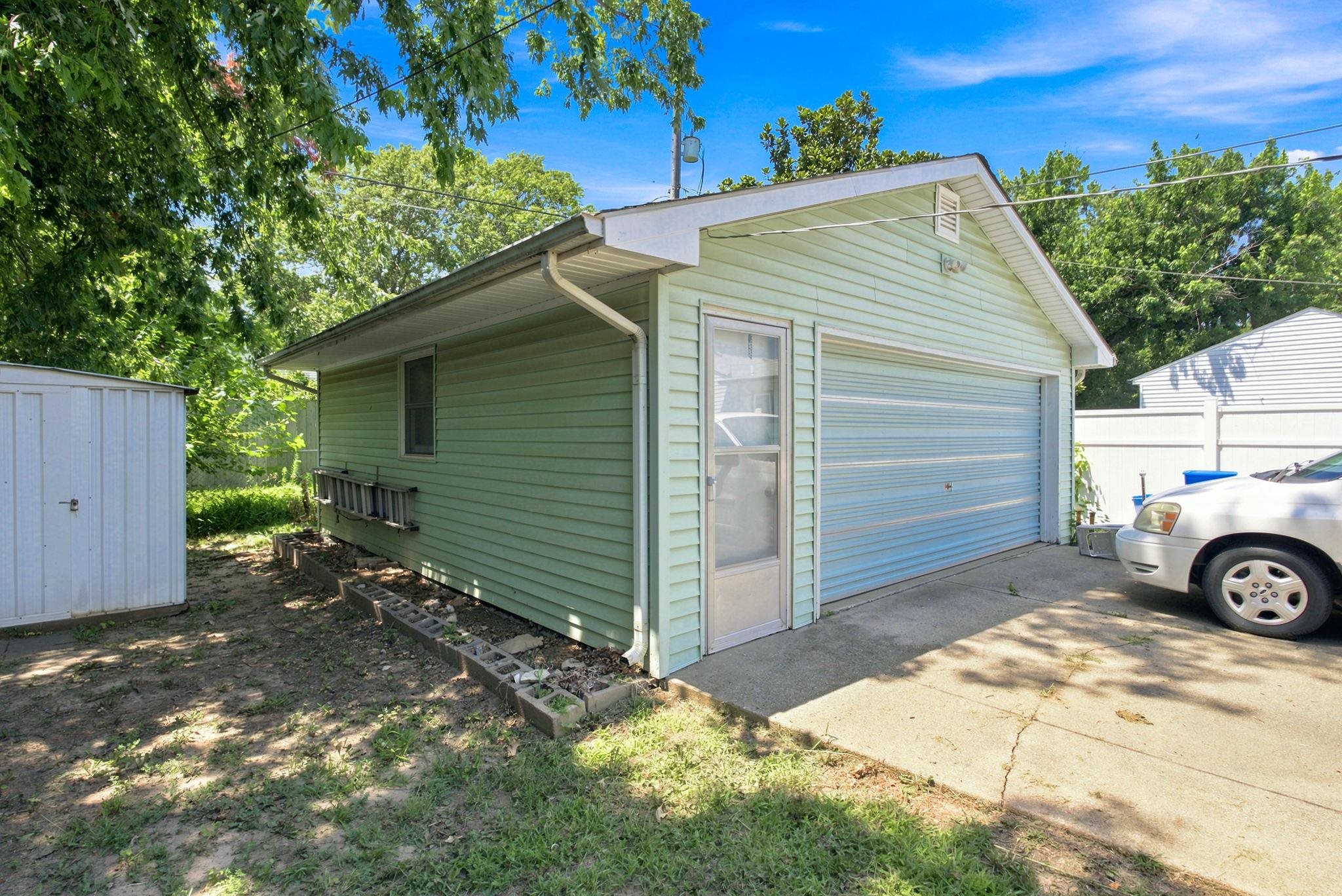 837 N Westview Property Photo 10