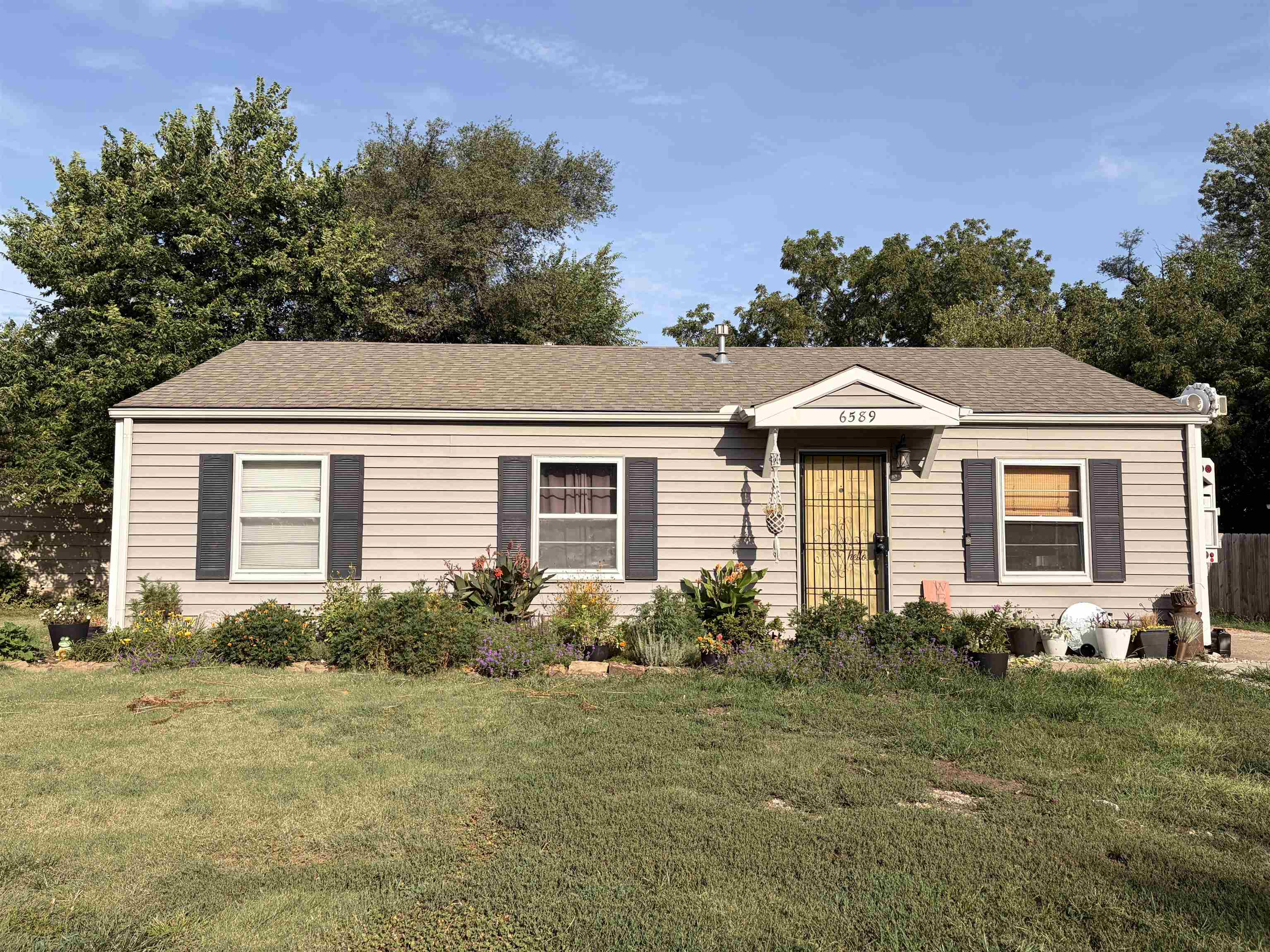 6589 N Kingman Property Photo 1