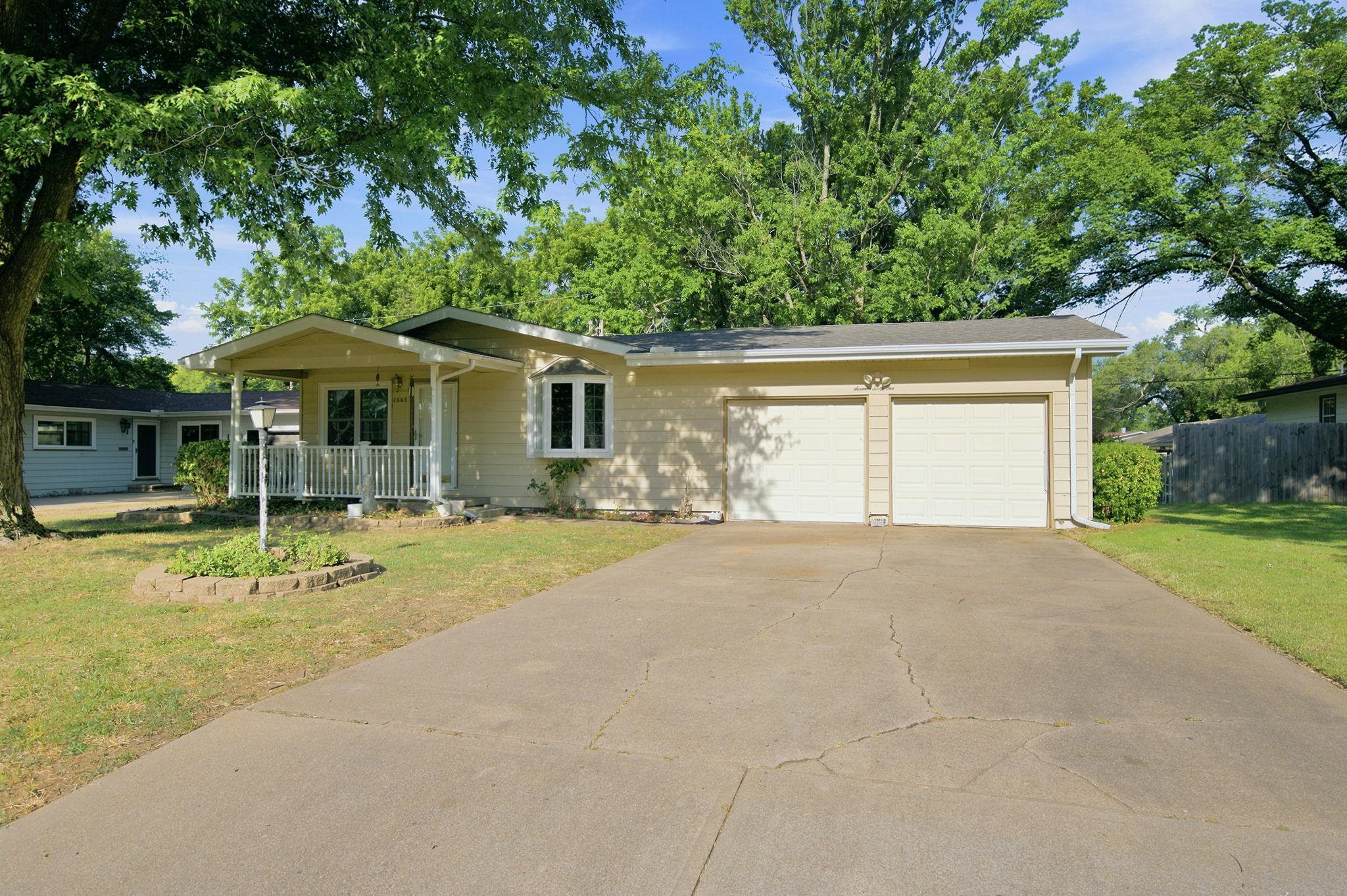 1661 Montana Ave Property Photo 4