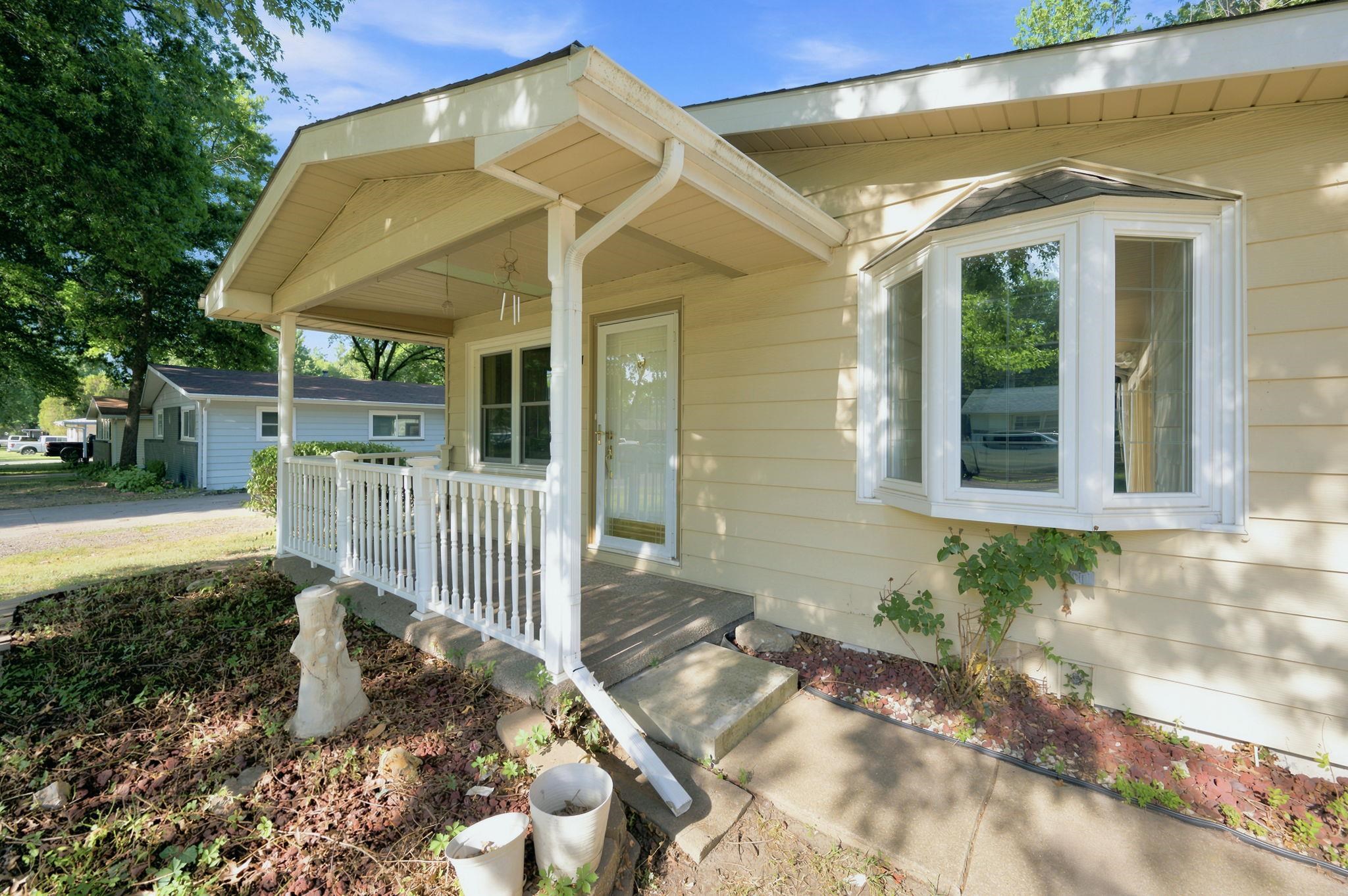 1661 Montana Ave Property Photo 6