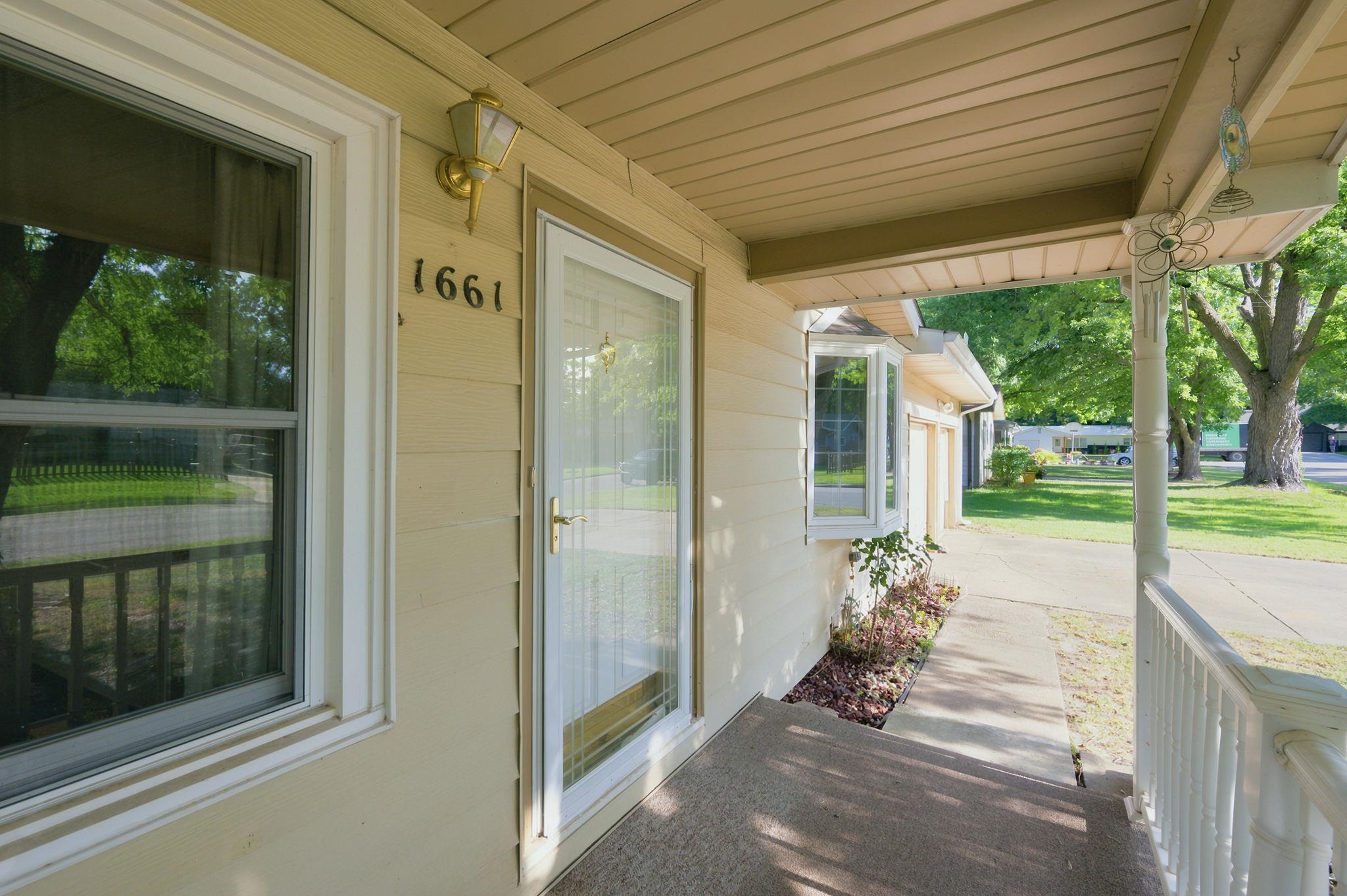 1661 Montana Ave Property Photo 7