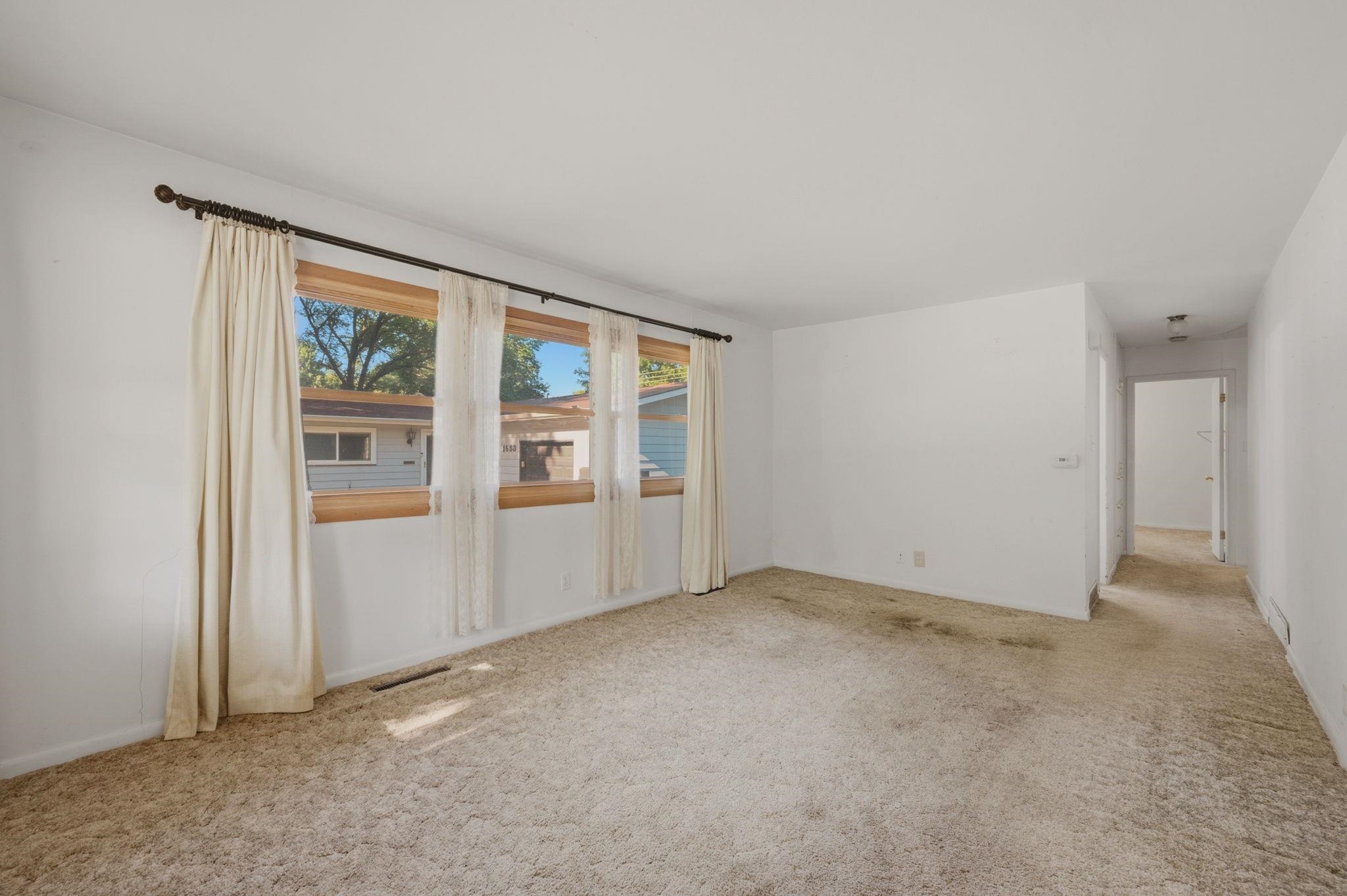 1661 Montana Ave Property Photo 9