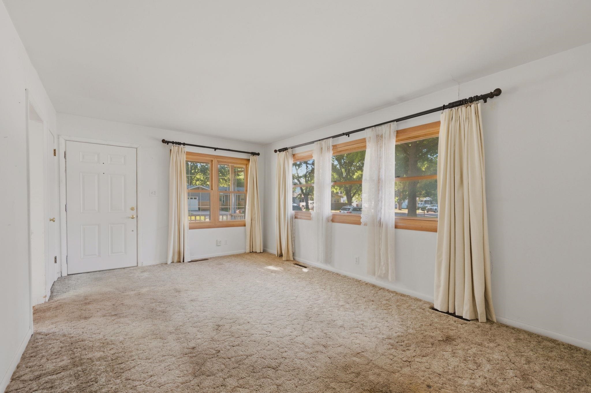 1661 Montana Ave Property Photo 10