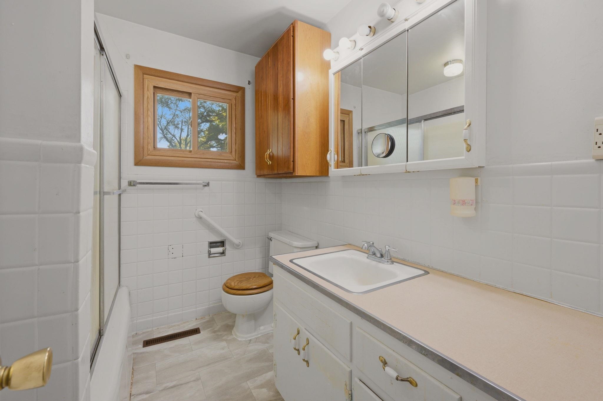 1661 Montana Ave Property Photo 16