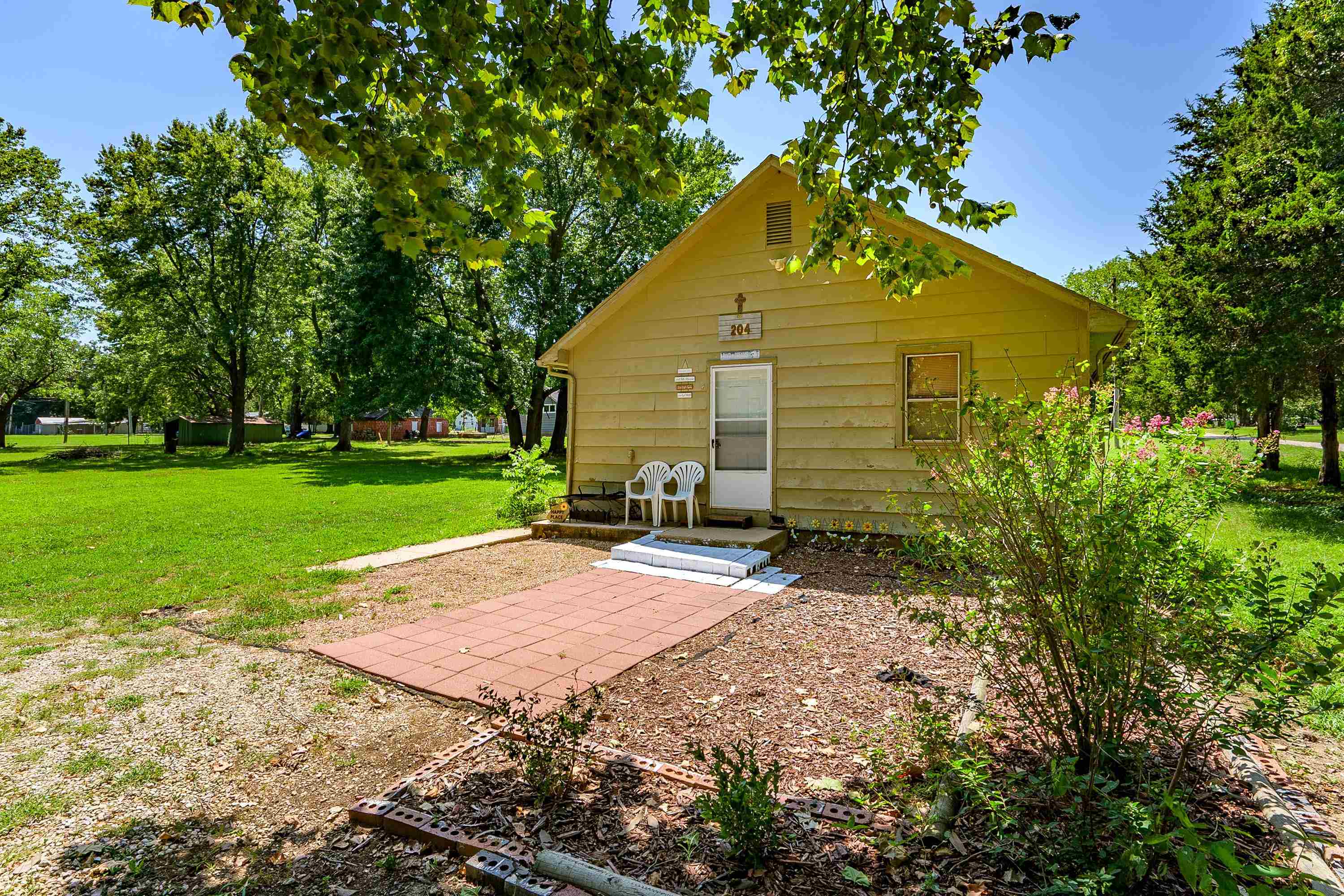 204 East St Property Photo 3
