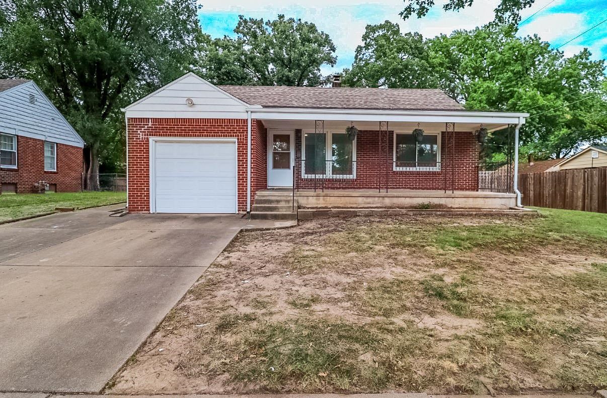 5116 E Larry Ln Property Photo 1