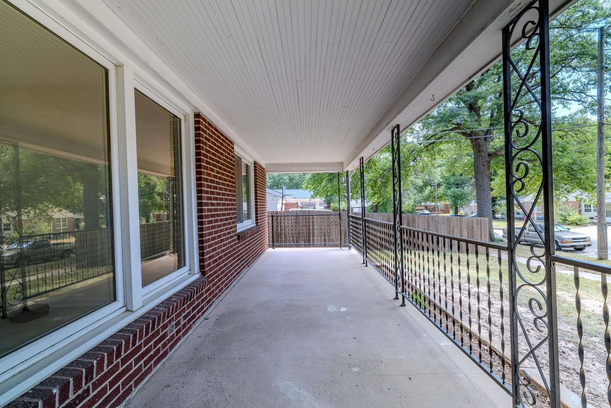 5116 E Larry Ln Property Photo 2