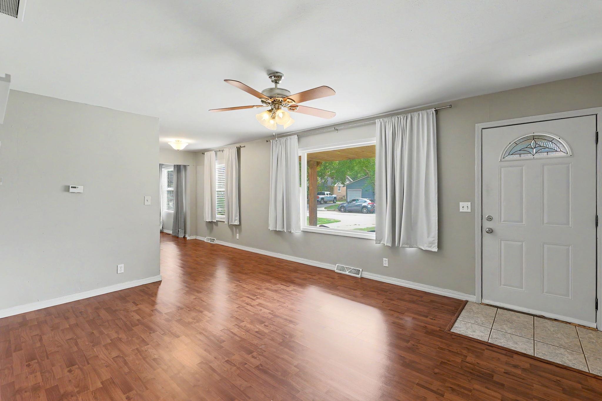 1829 N Richmond Property Photo 3