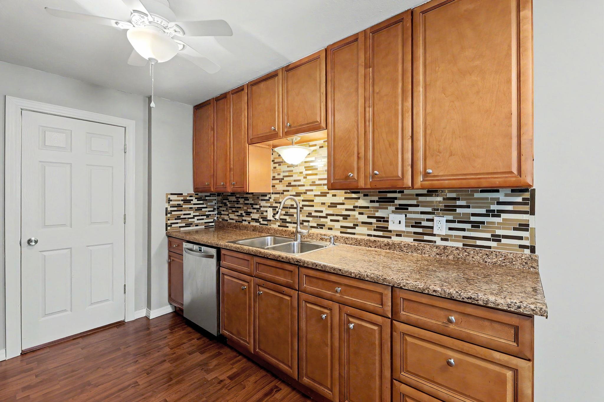 1829 N Richmond Property Photo 8