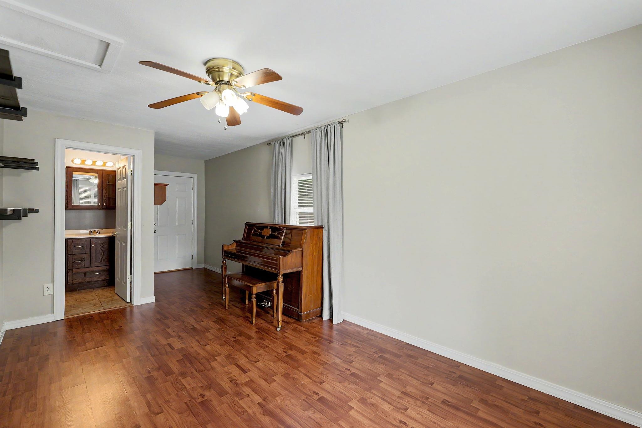 1829 N Richmond Property Photo 12