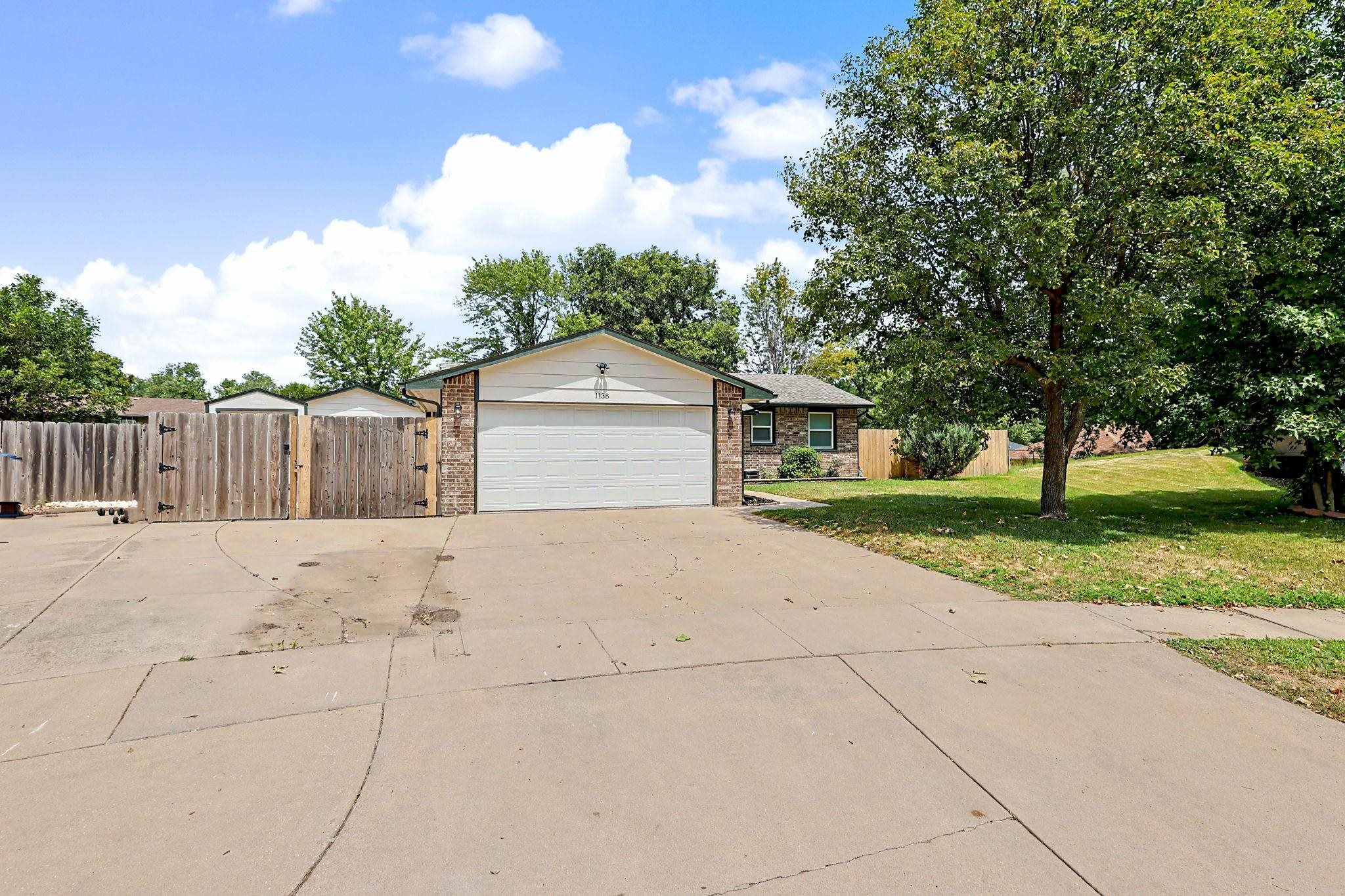 1138 N Summitlawn Ct Property Photo 2