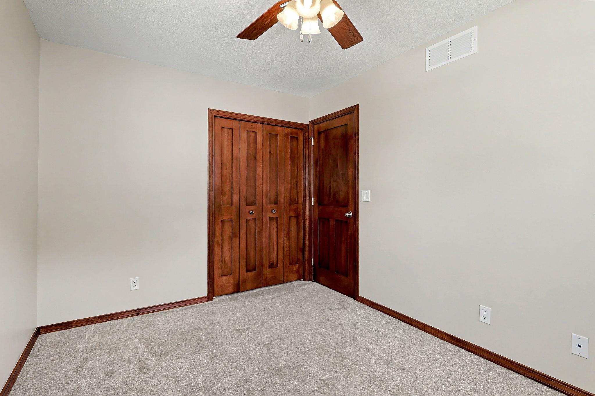 1138 N Summitlawn Ct Property Photo 18