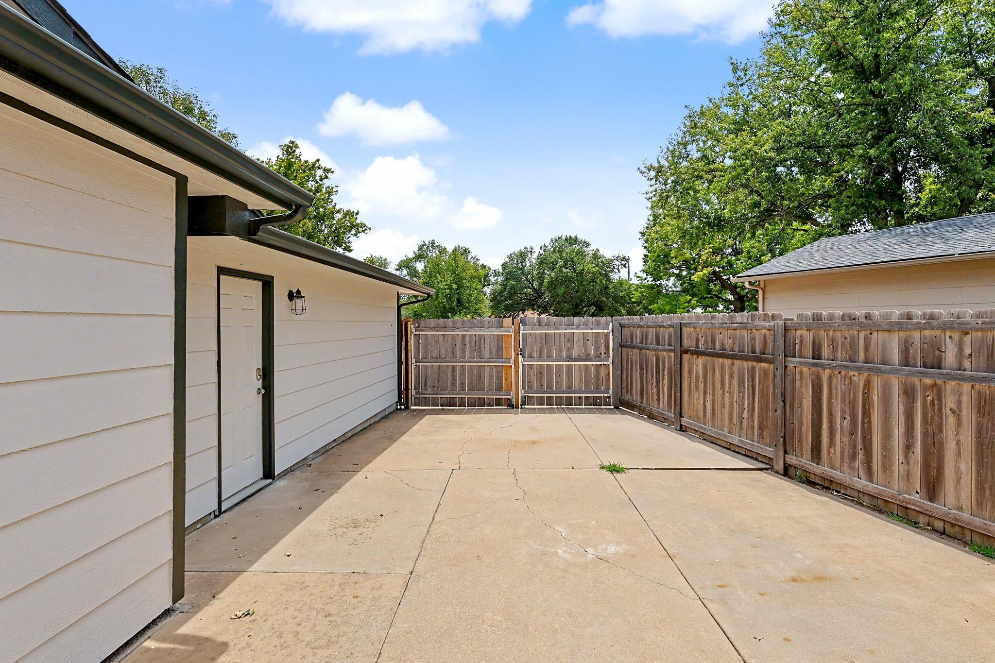 1138 N Summitlawn Ct Property Photo 27