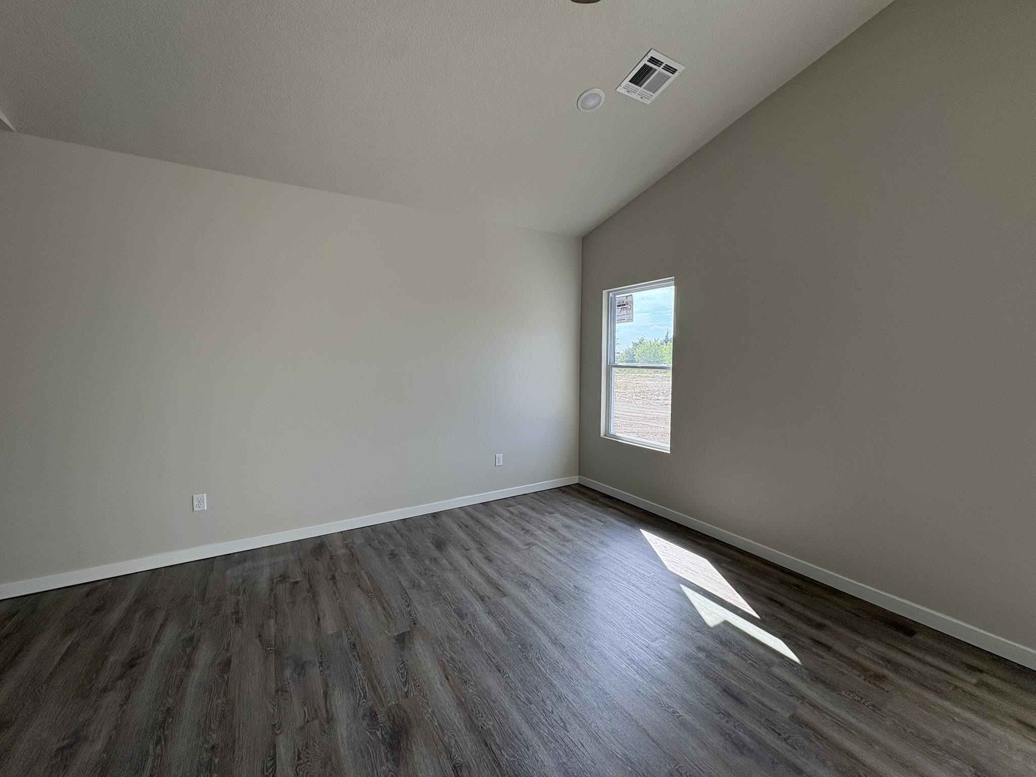 5705 Plumthicket St Property Photo 3