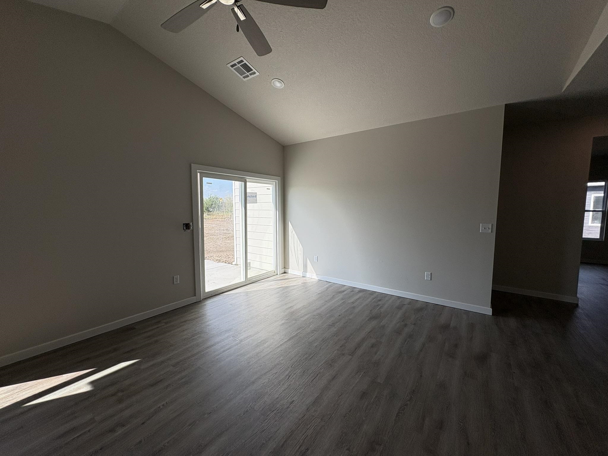 5705 Plumthicket St Property Photo 4