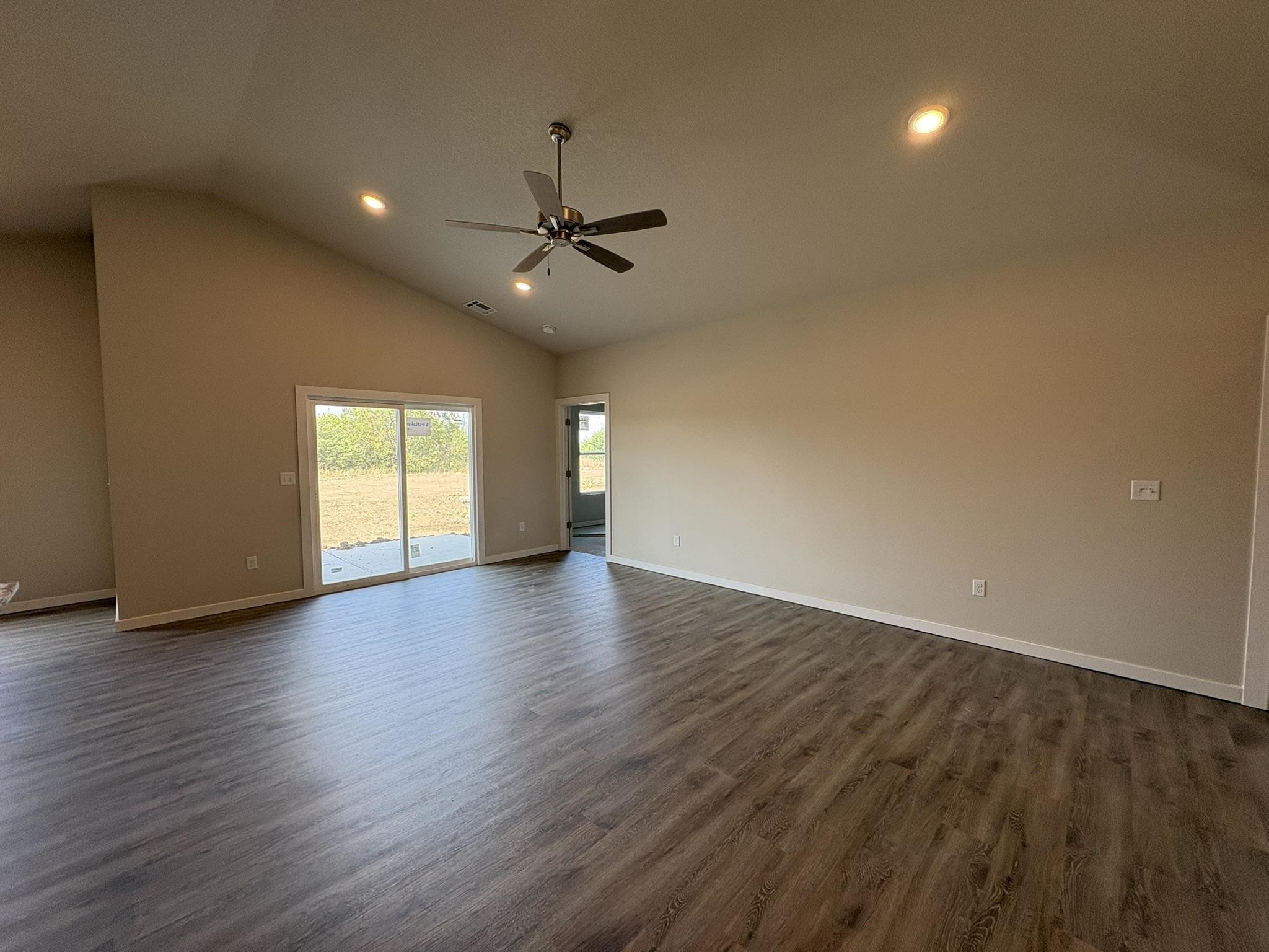 5713 Plumthicket St Property Photo 2