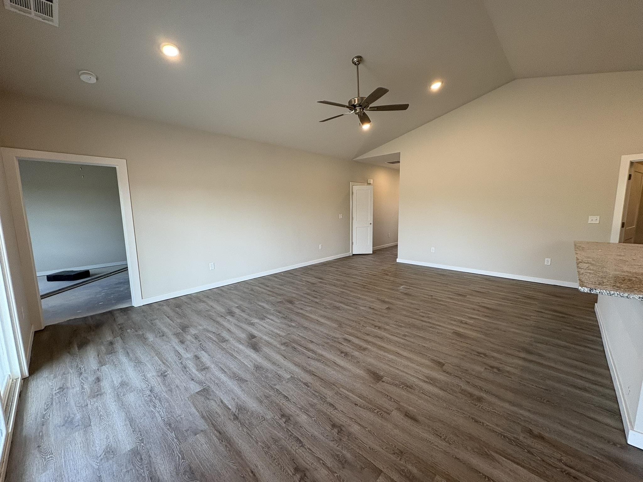5713 Plumthicket St Property Photo 3